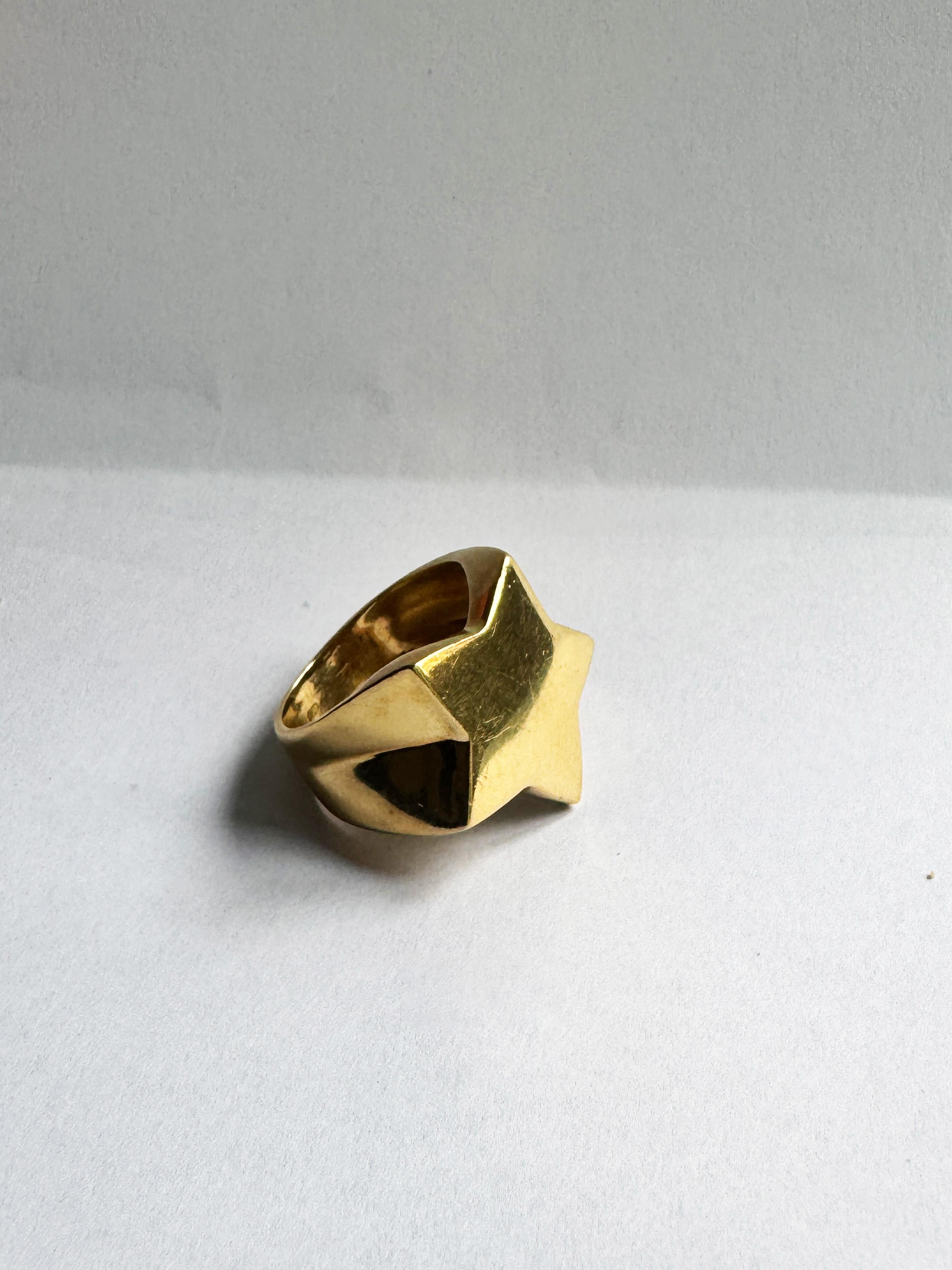 Bague unisexe non signée en or jaune 18 carats, fabriquée en Italie, années 1980 Bon état - En vente à Rome, IT