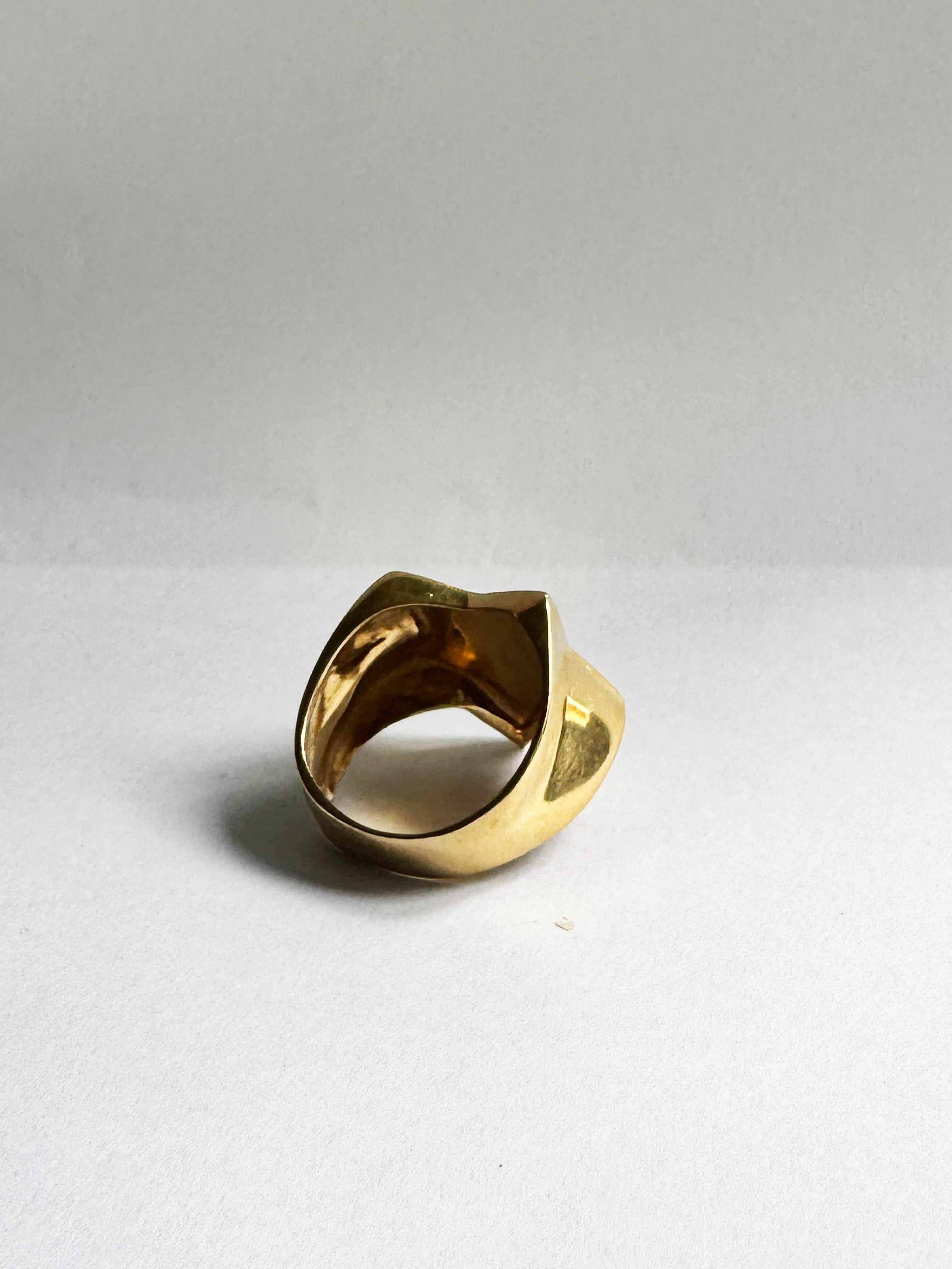 Bague unisexe non signée en or jaune 18 carats, fabriquée en Italie, années 1980 Unisexe en vente
