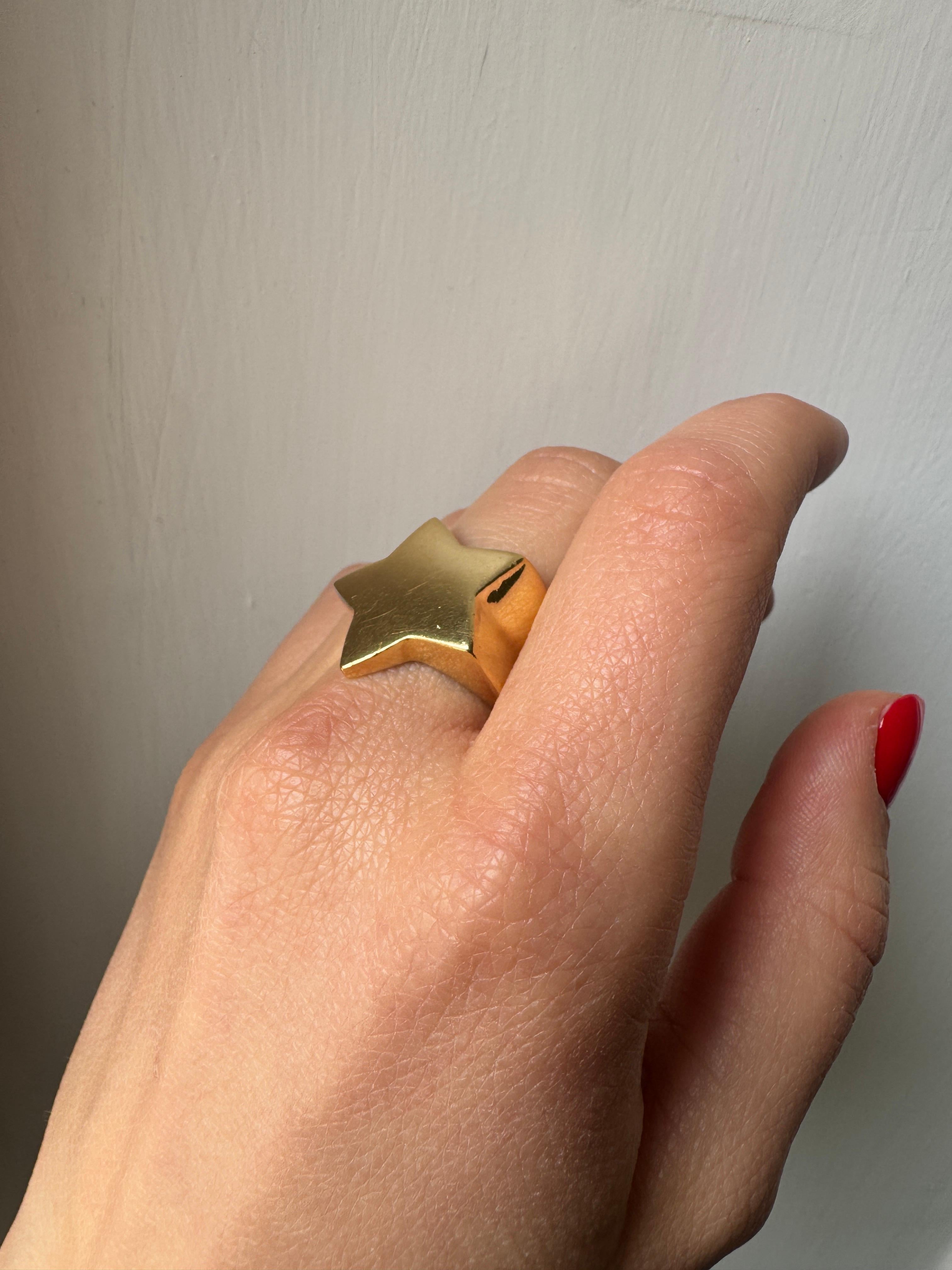 Bague unisexe non signée en or jaune 18 carats, fabriquée en Italie, années 1980 en vente 1