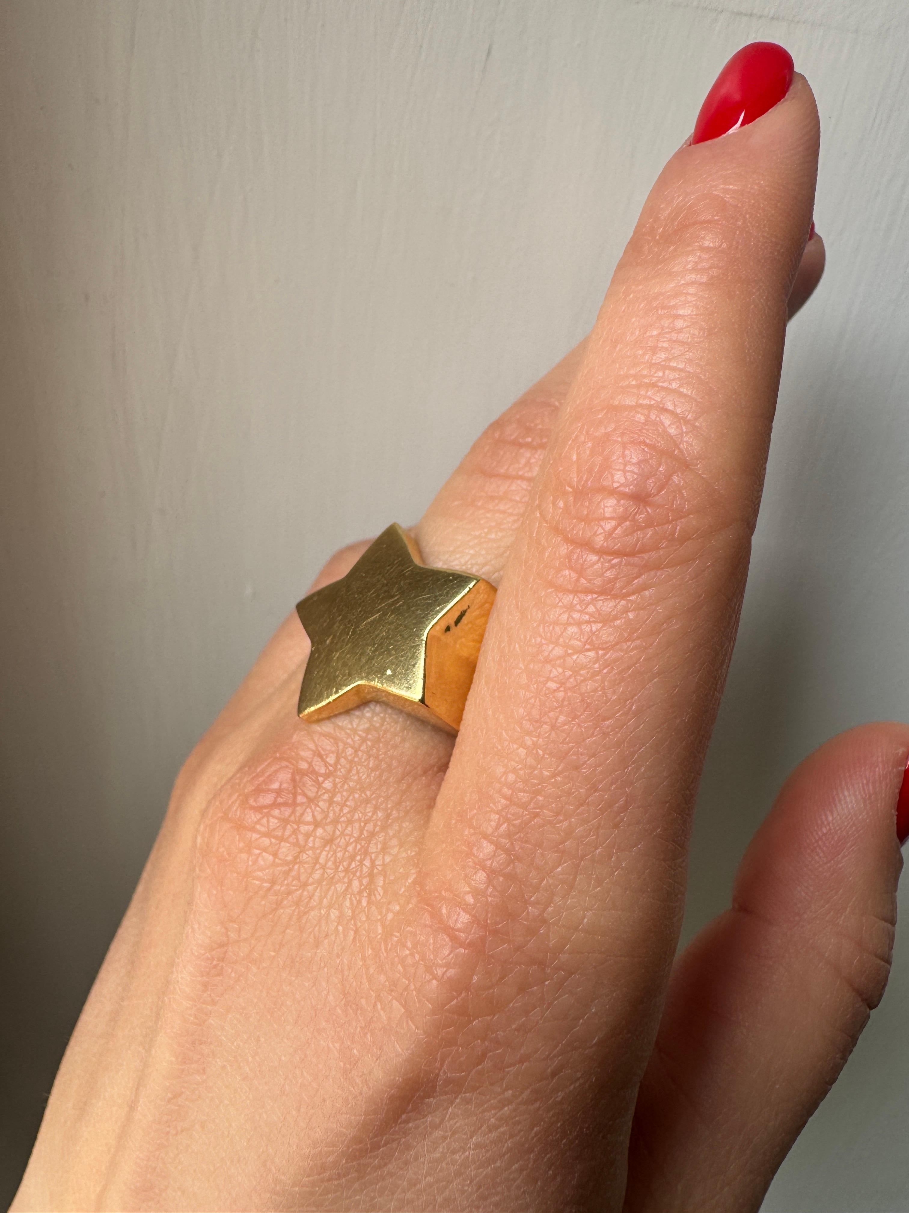 Bague unisexe non signée en or jaune 18 carats, fabriquée en Italie, années 1980 en vente 3