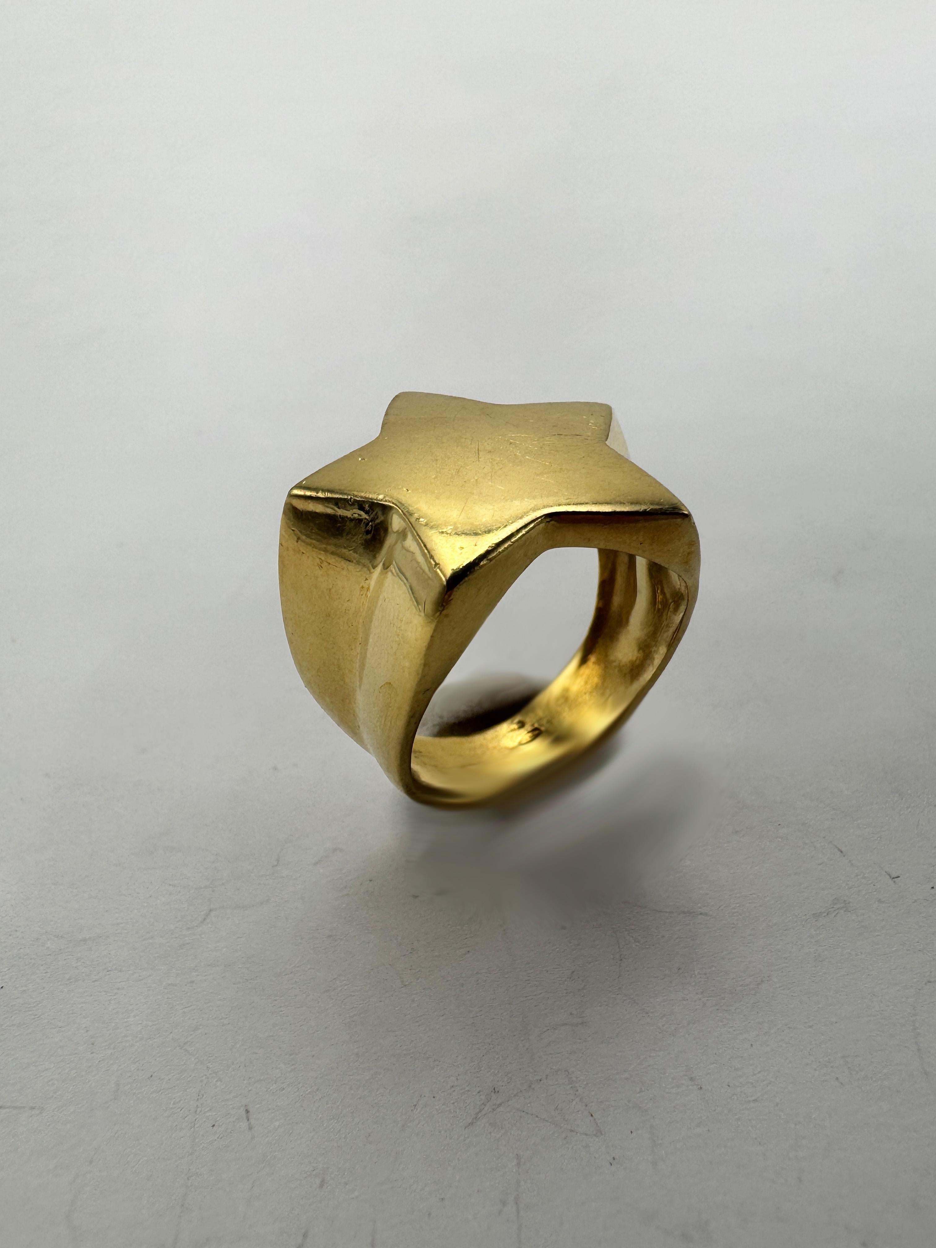 Bague unisexe non signée en or jaune 18 carats, fabriquée en Italie, années 1980 en vente 4