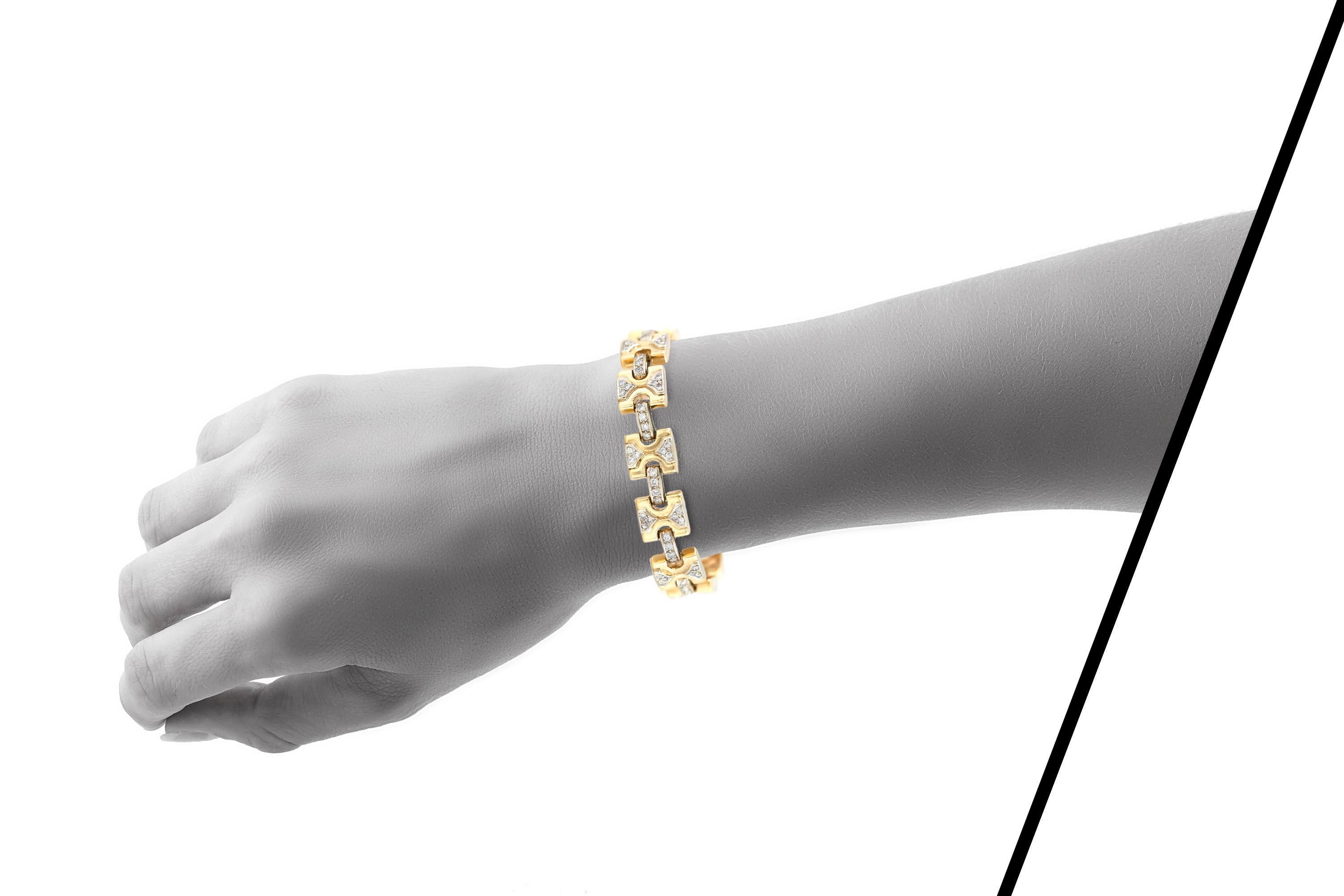 1980s 18 Karat Yellow Link with Diamond Bracelet In Excellent Condition For Sale In New York, NY