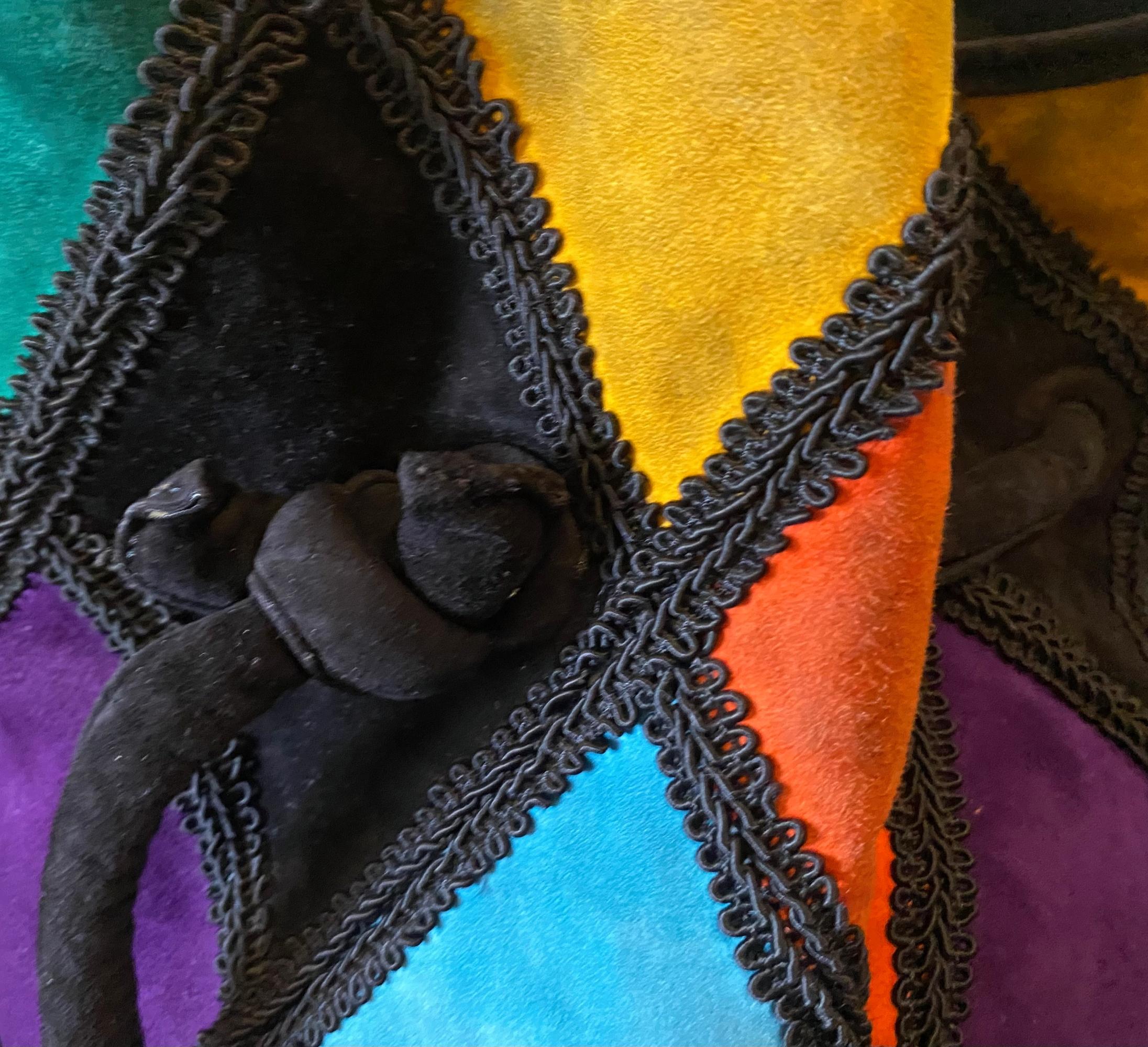 Años 80 Años 80 Moschino By Redwall Harlequin Bucket Bag  Parches de ante multicolor Negro en venta