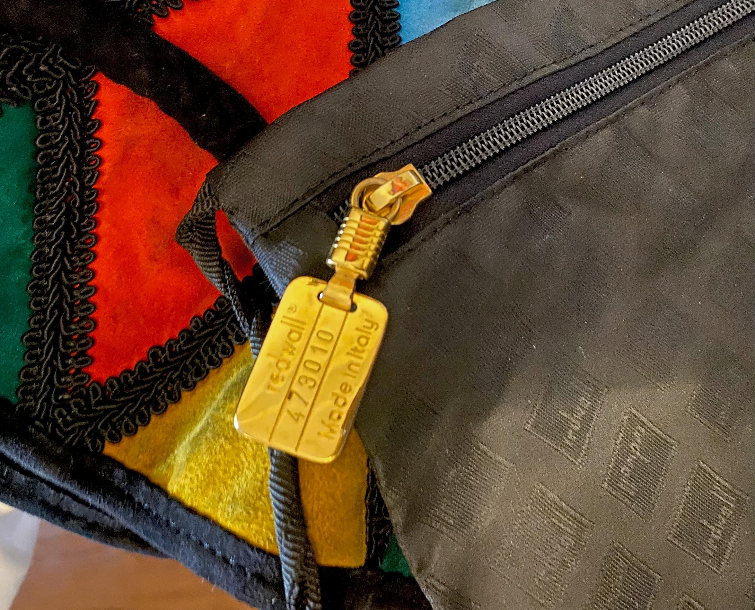 Femenino o masculino Años 80 Años 80 Moschino By Redwall Harlequin Bucket Bag  Parches de ante multicolor en venta