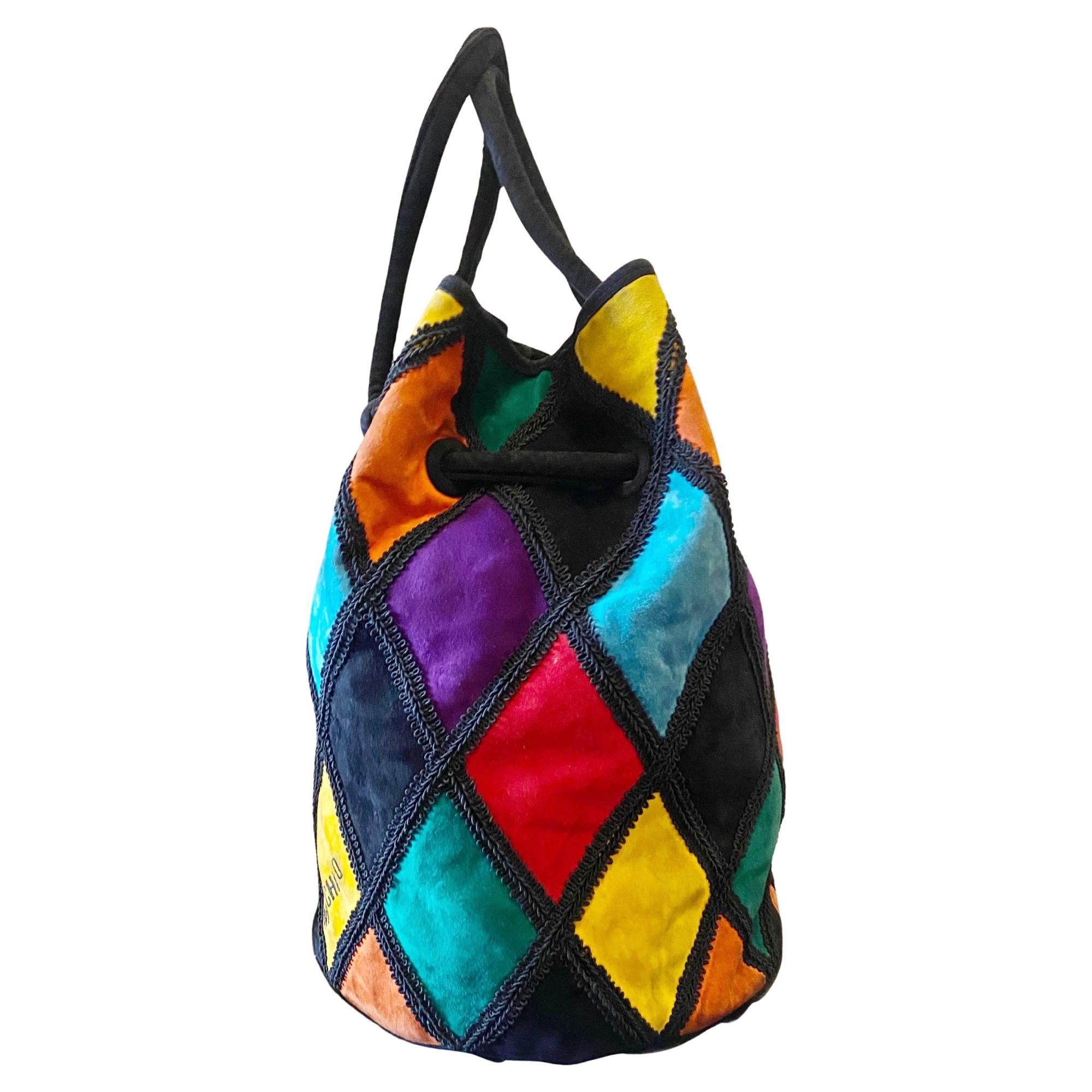 Años 80 Años 80 Moschino By Redwall Harlequin Bucket Bag  Parches de ante multicolor en venta 2