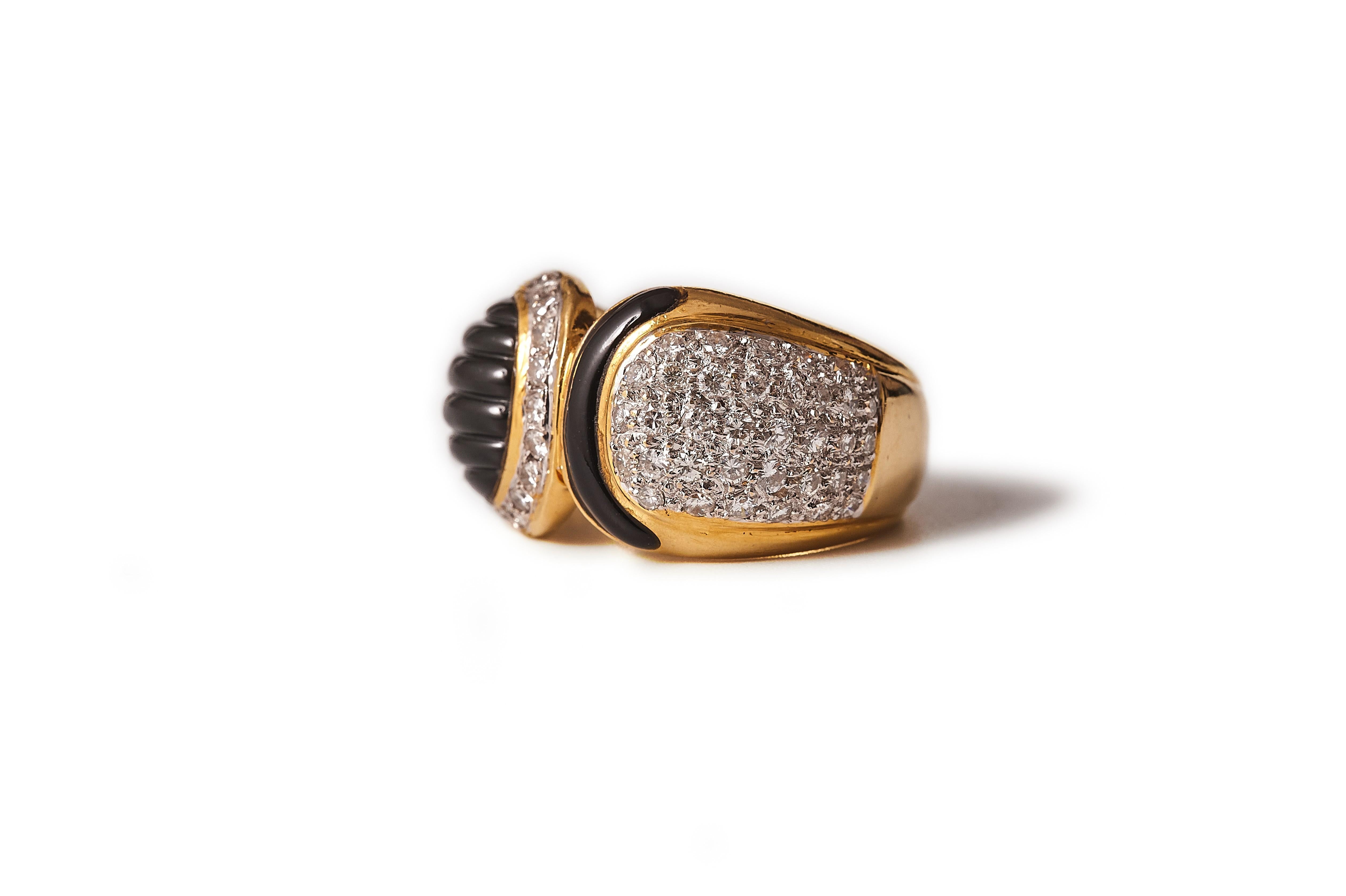 Anello in oro 18kt con onice e diamanti degli anni '80/'90. In condizioni buone in vendita a Malmö, Skåne län