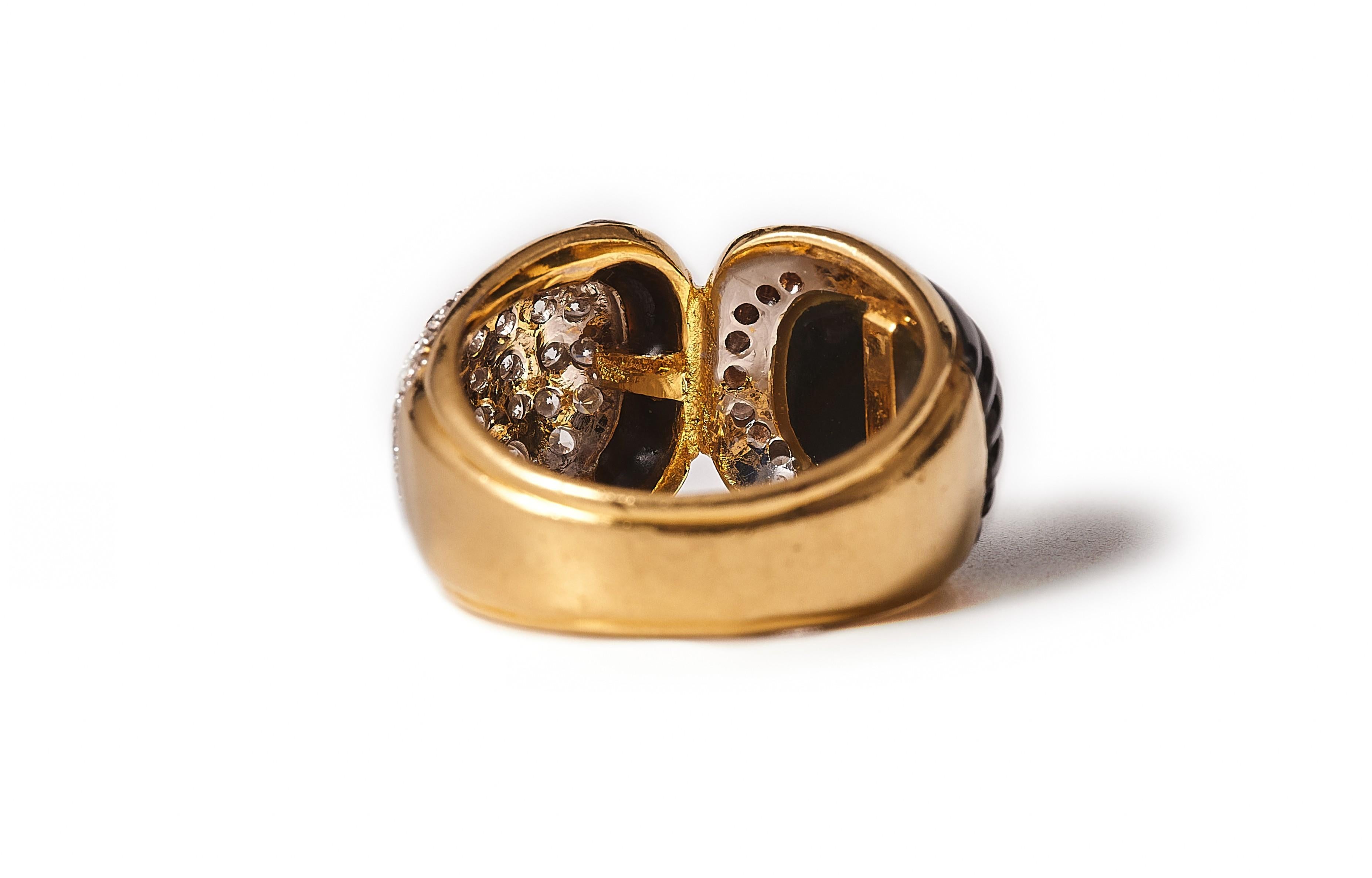 Anello in oro 18kt con onice e diamanti degli anni '80/'90. in vendita 1