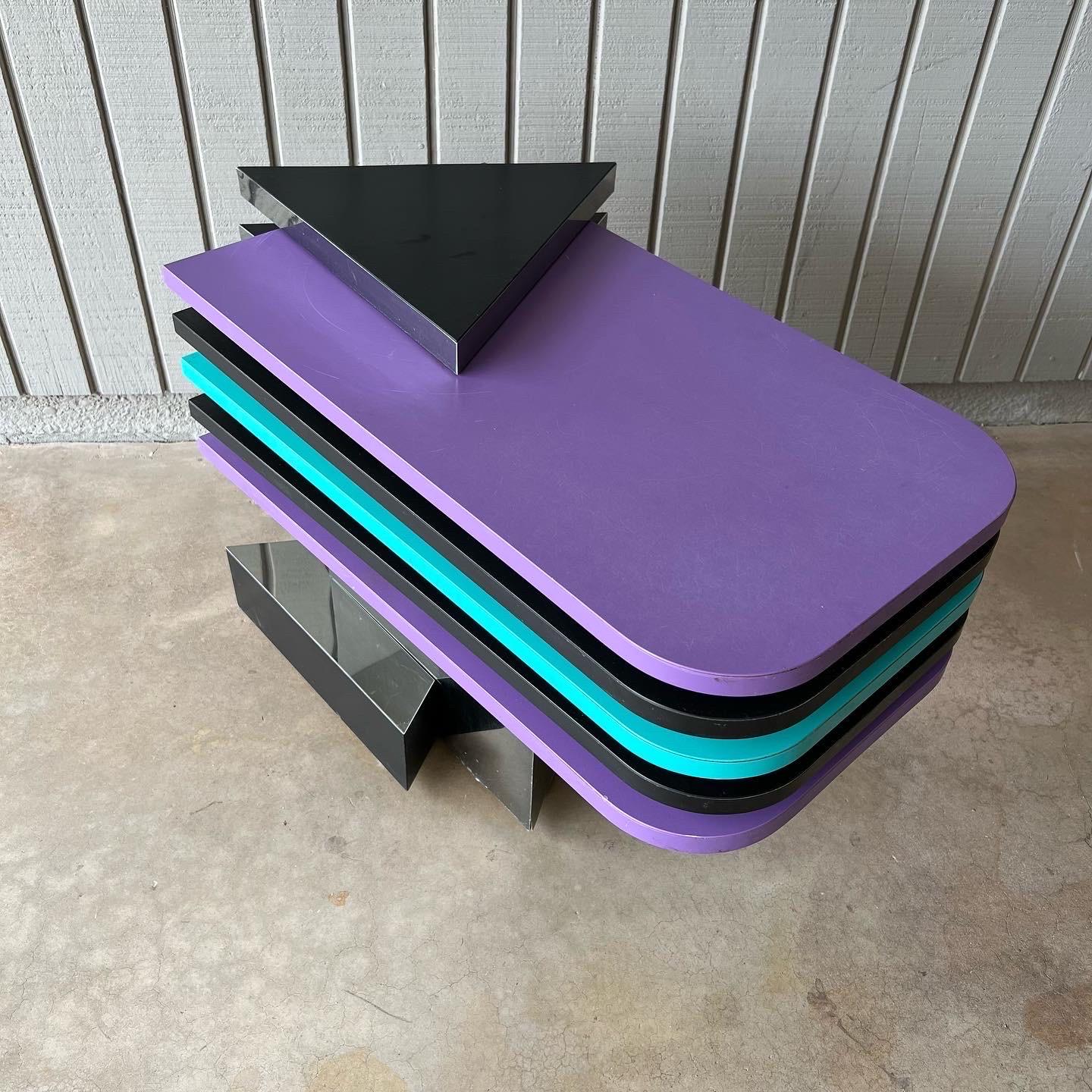 Post-Modern 1980s-1990s post modern swivel side table or display stand For Sale