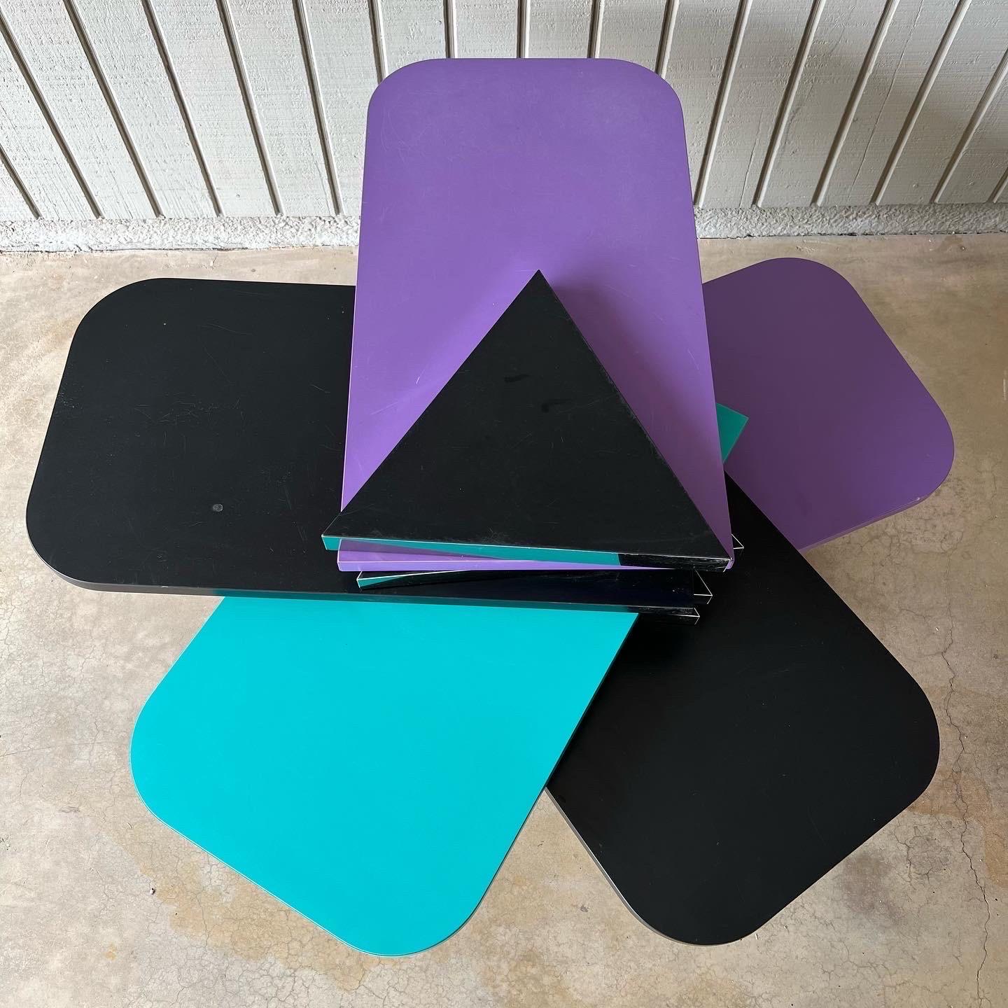1980s-1990s post modern swivel side table or display stand For Sale 2