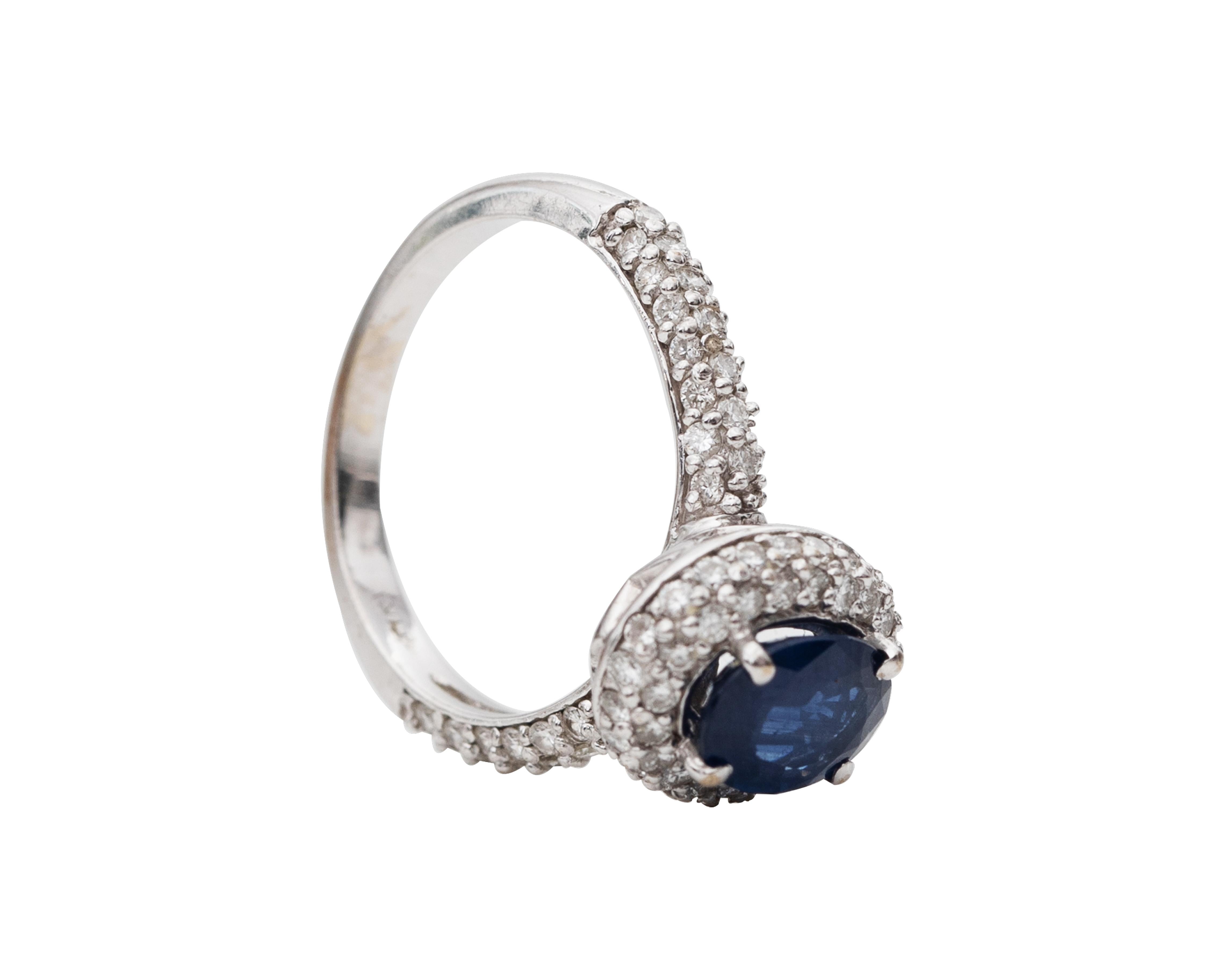 Anillo de diamantes y zafiros de 2 quilates totales en Excelente estado para la venta en Hicksville, NY
