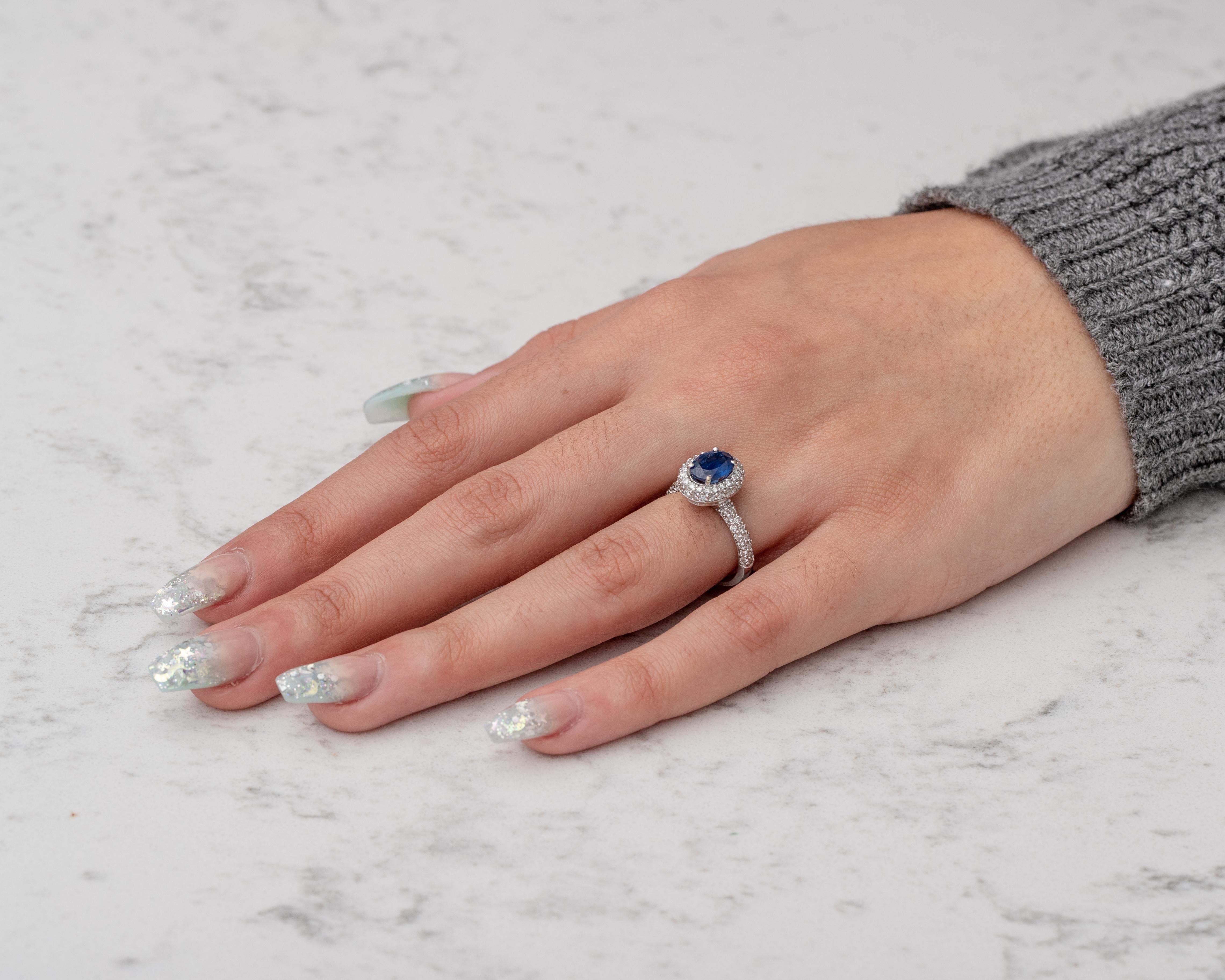 Anillo de diamantes y zafiros de 2 quilates totales en venta 1