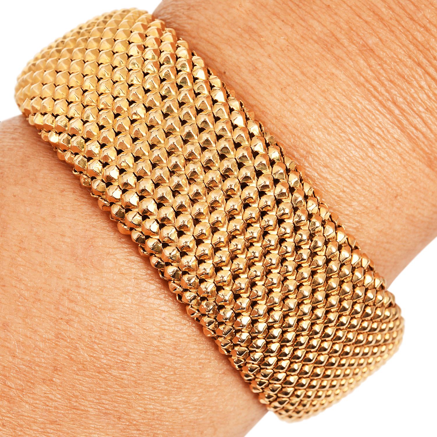 1980s 22mm Wide1  8K Yellow Gold Mesh Bracelet,  8 Inches In Excellent Condition For Sale In Miami, FL