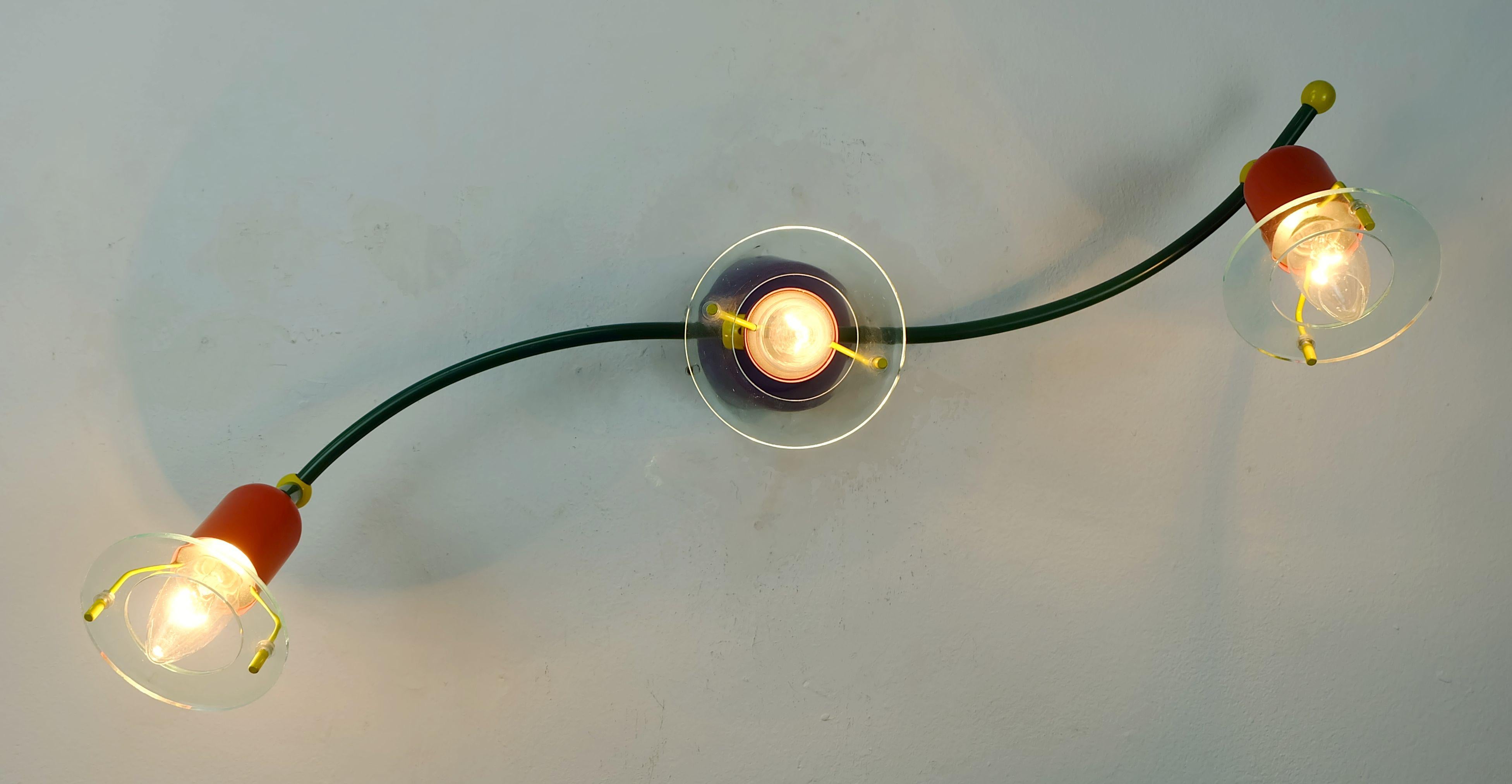 FISSO A SOFFITTO A 3 PUNTI DEGLI ANNI '80 in metallo e lucite Honsel epoca Memphis in vendita 4