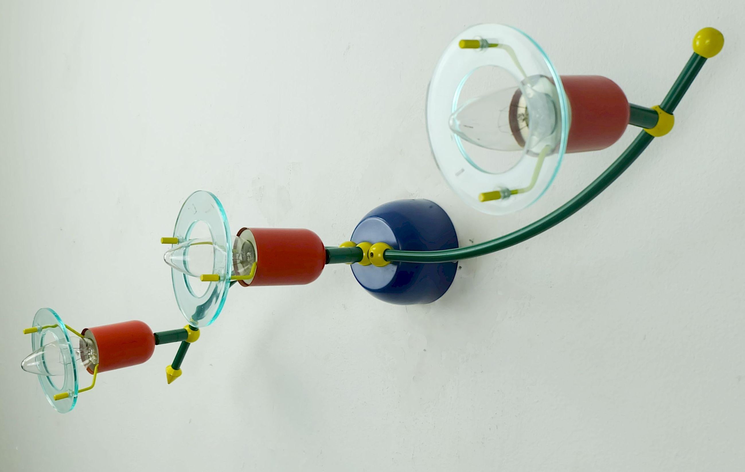 Fine XIX secolo FISSO A SOFFITTO A 3 PUNTI DEGLI ANNI '80 in metallo e lucite Honsel epoca Memphis in vendita