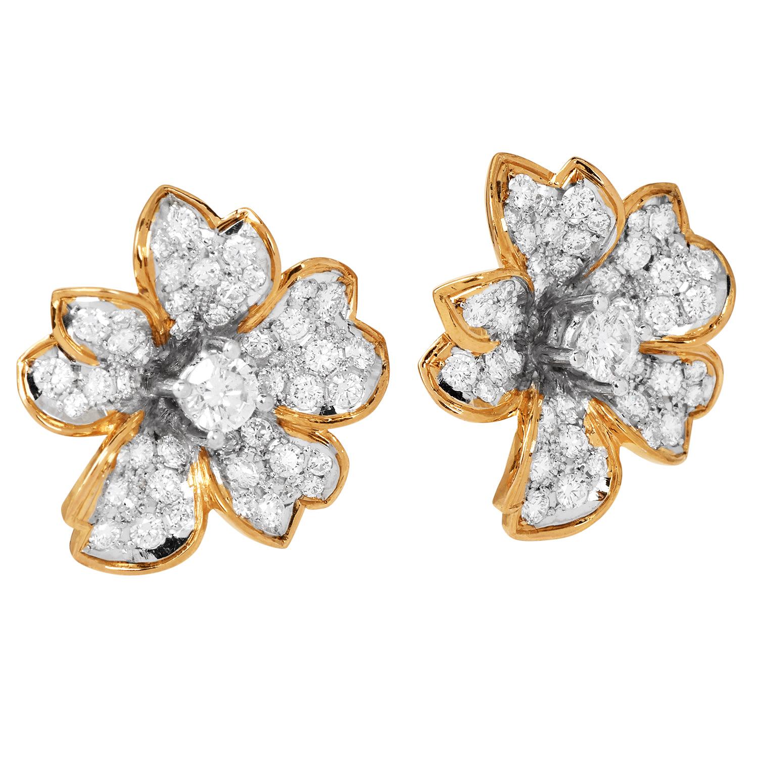 Women's 1980s 3.00 carats Diamond Platinum Gold Flower Earrings For Sale