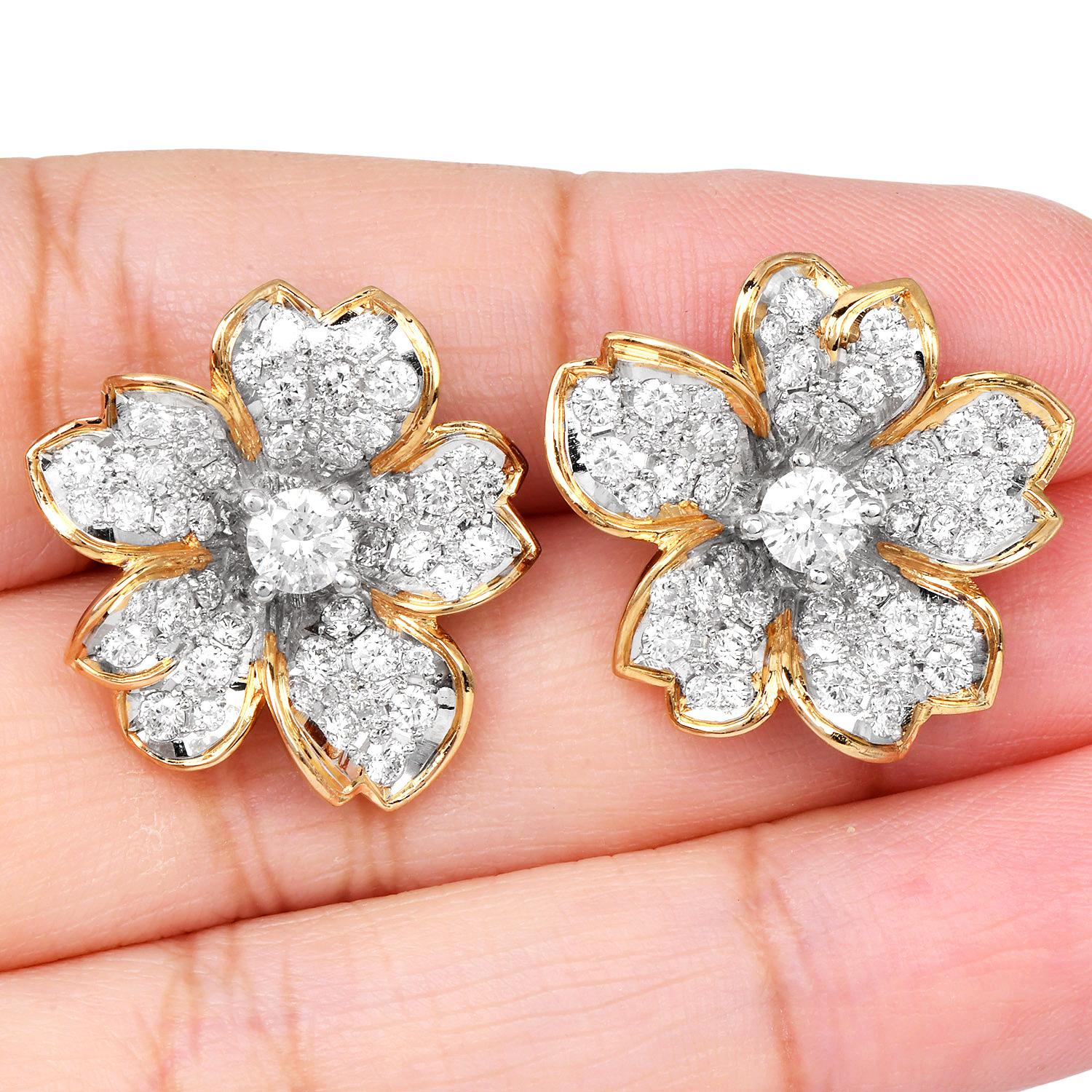 1980s 3.00 carats Diamond Platinum Gold Flower Earrings For Sale 1