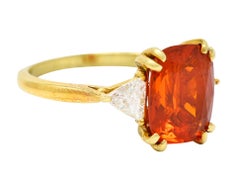 Anello vintage del 1980 con opale di fuoco da 3,48 CTW e diamante taglio trilione in oro giallo 18 carati