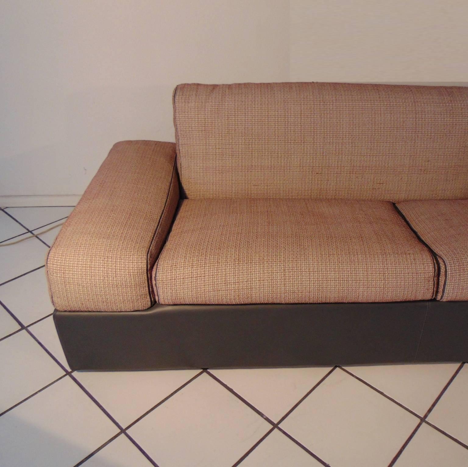 Late 20th Century 4-Seater Sofa Gray Leather with Silk and Leather Cushions, Sormani Italy, 1980s For Sale