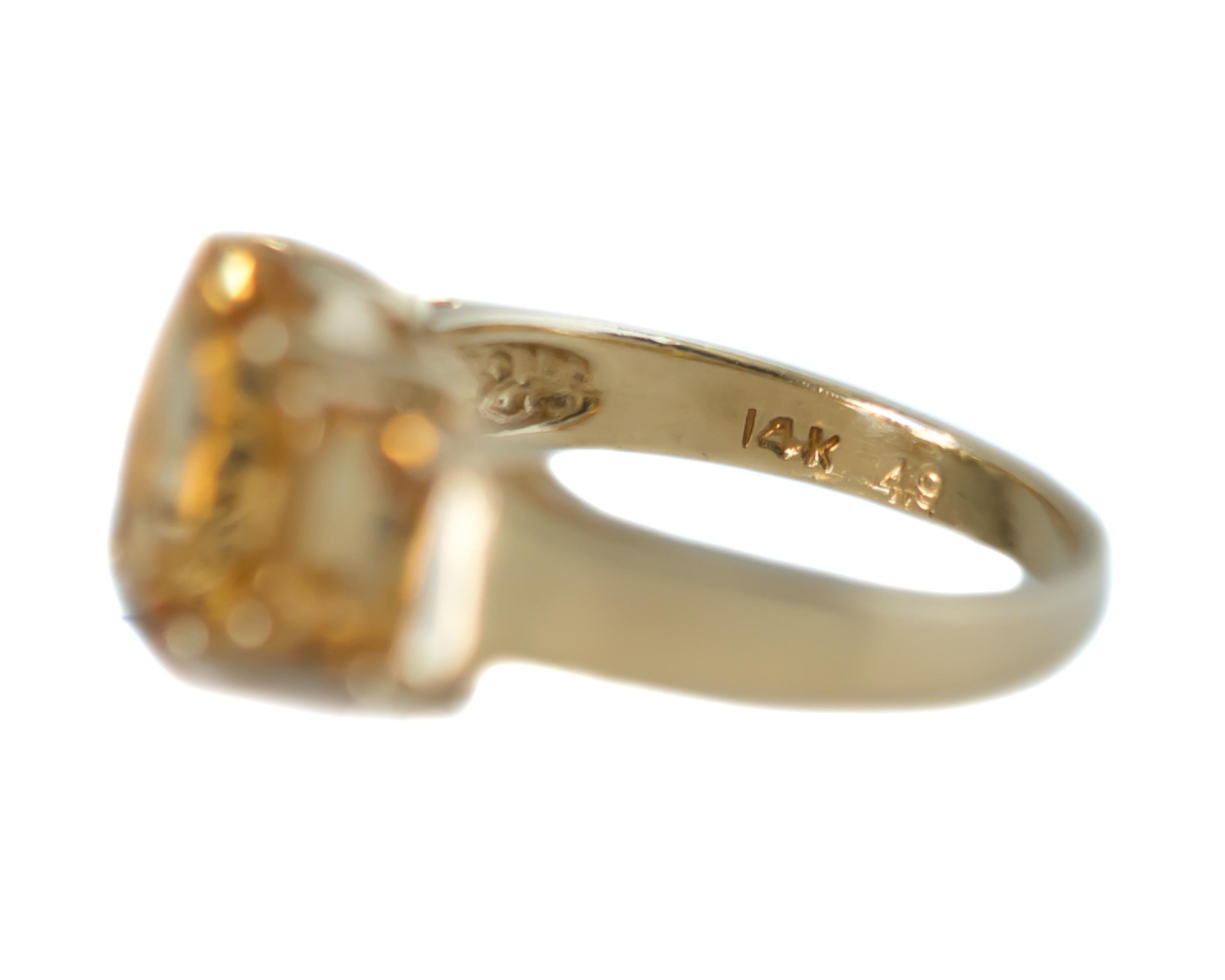 1980s 4.9 Carat Total Citrine and 14 Karat Yellow Gold Three-Stone Ring For Sale 1