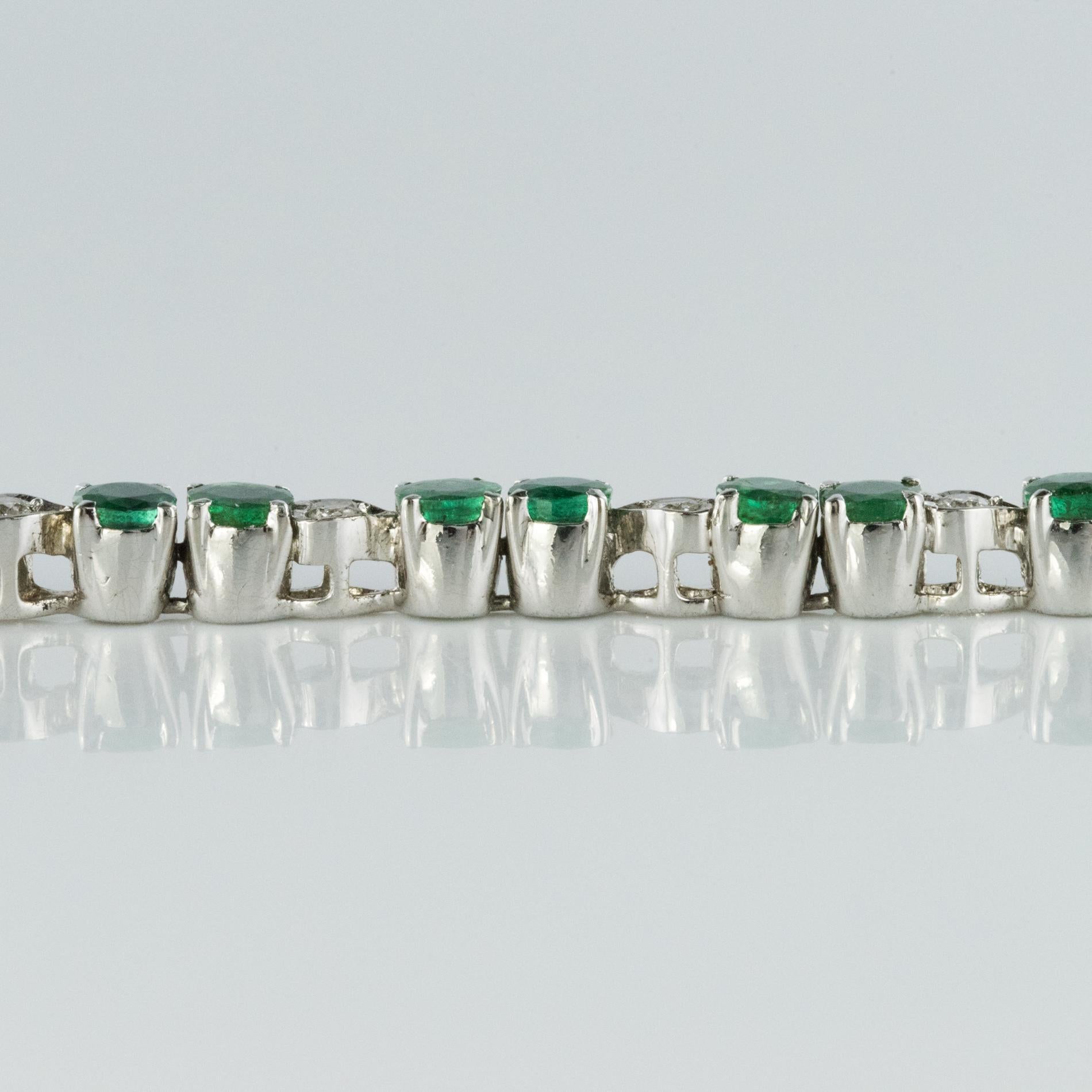 1980s 5.90 Carat Emerald Diamond Silver Tennis Bracelet 4