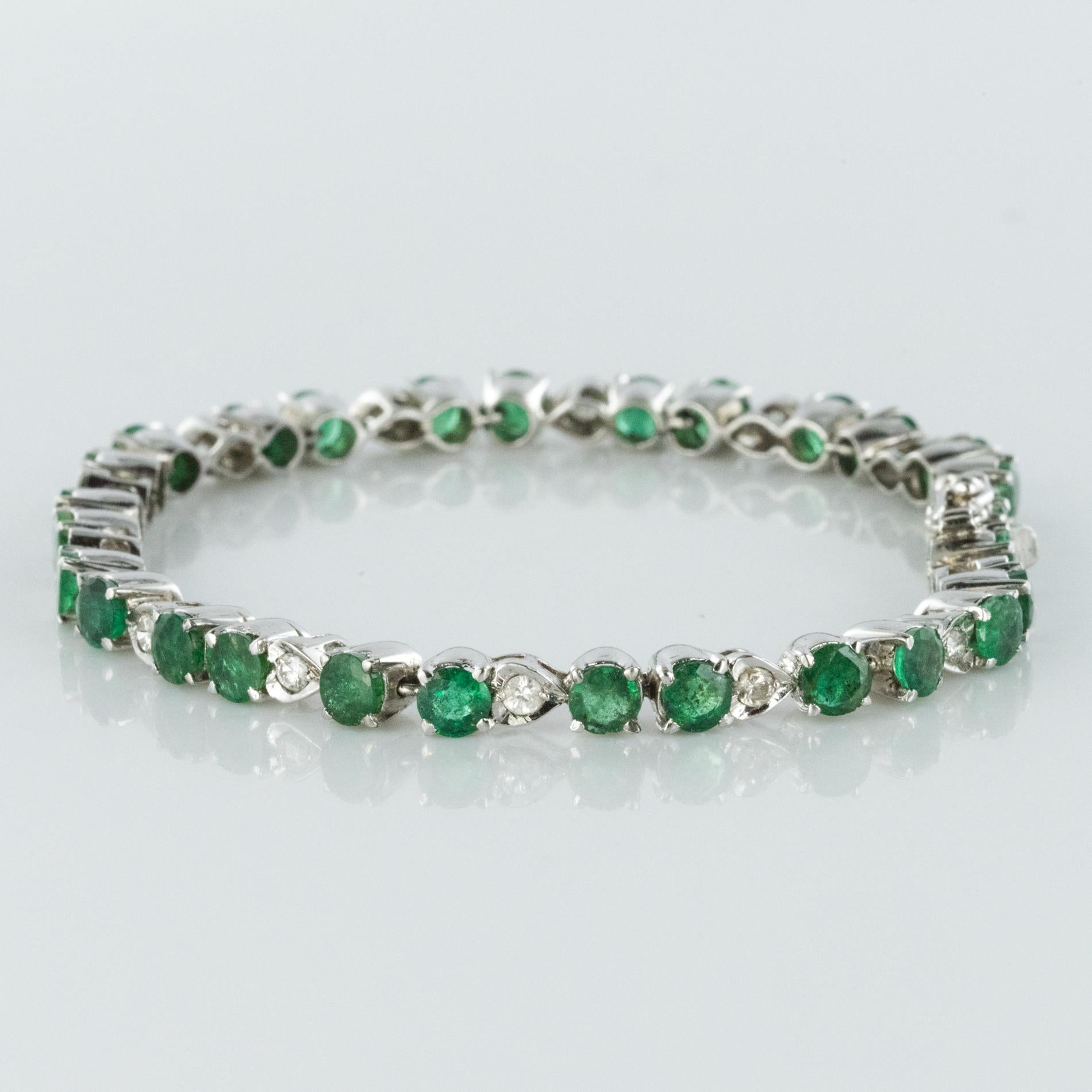 Round Cut 1980s 5.90 Carat Emerald Diamond Silver Tennis Bracelet