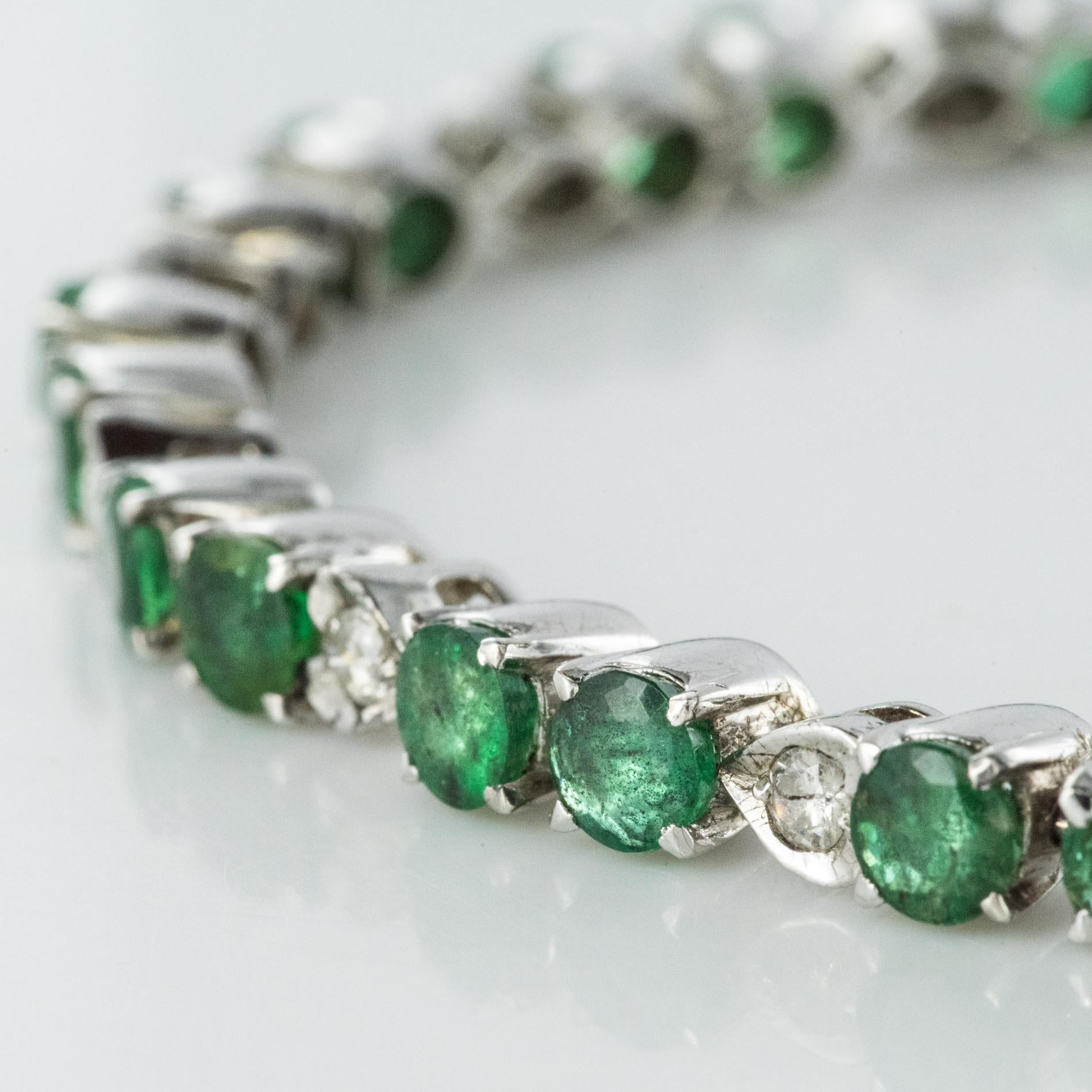 1980s 5.90 Carat Emerald Diamond Silver Tennis Bracelet In Good Condition In Poitiers, FR