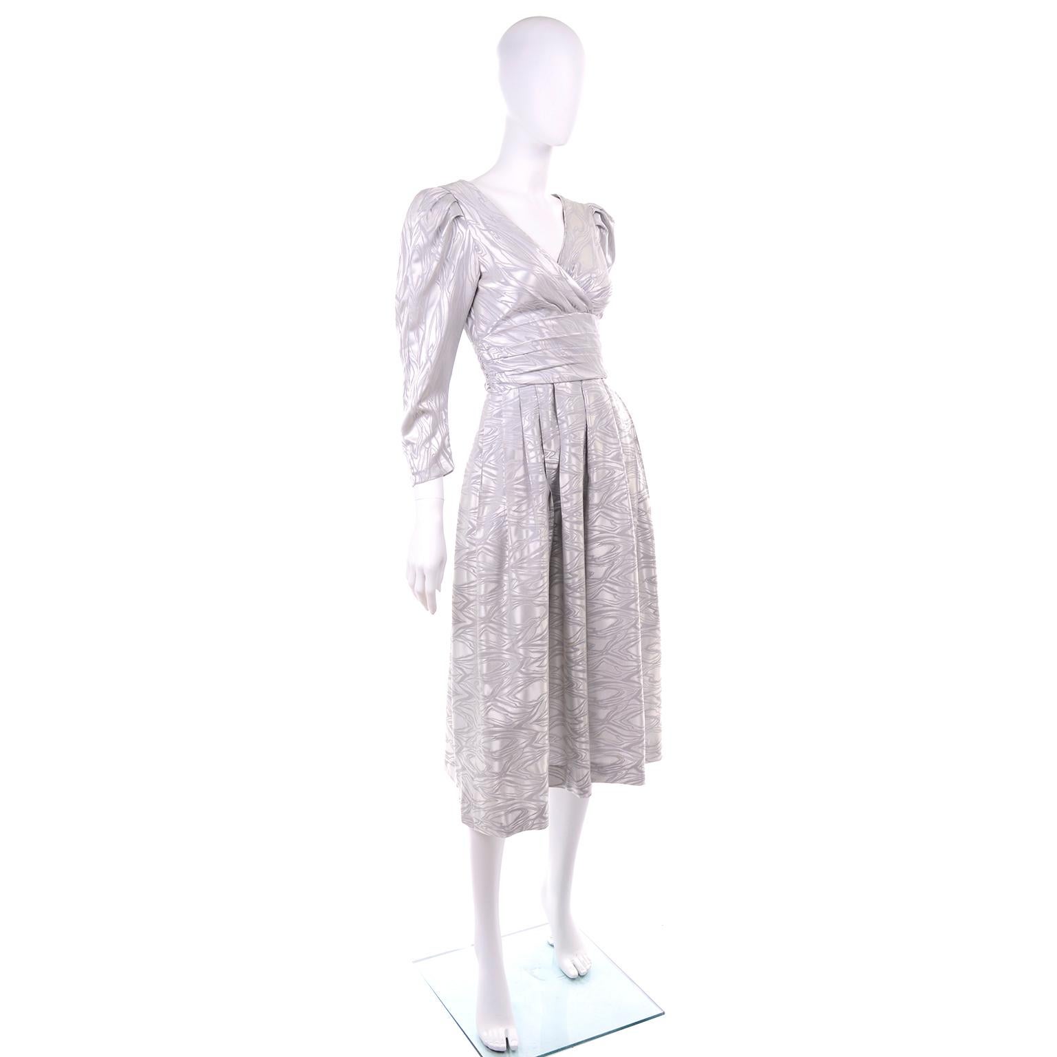 1980s A J Bari Vintage Silver Evening Dress w Puffed Gathered Sleeves & Pockets In Excellent Condition For Sale In Portland, OR