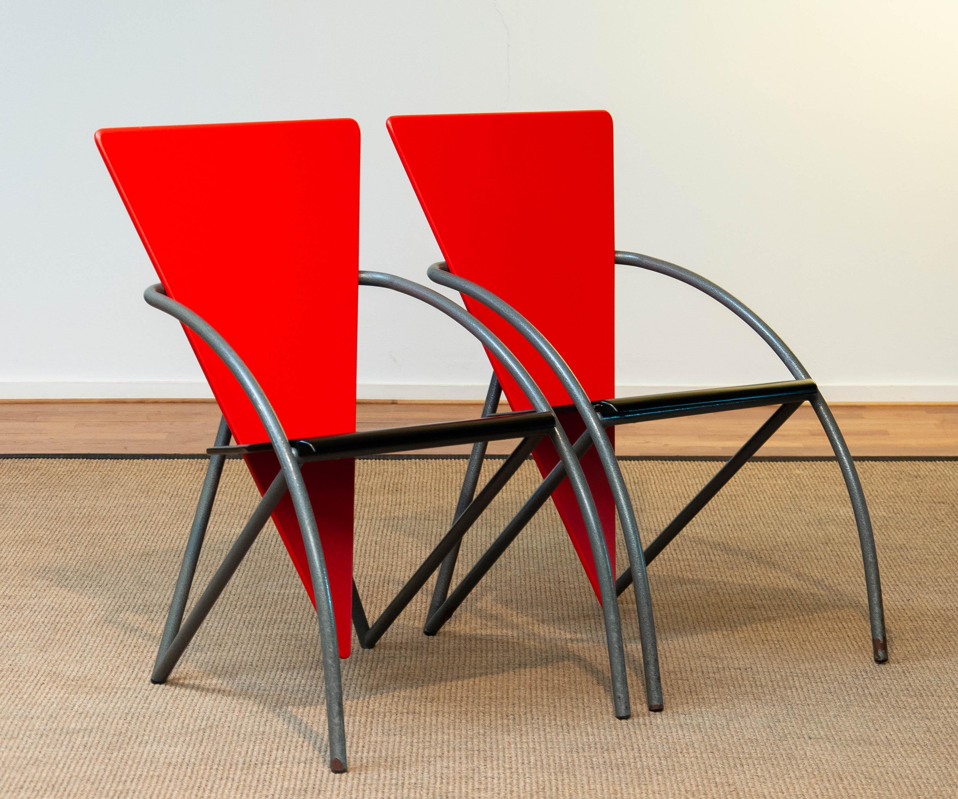 This striking set of two 1980s dining chairs by Klaus Wettergren showcases a bold and modern design. Featuring vibrant red triangular backrests and sleek black seats, these chairs create a dynamic contrast that embodies postmodern aesthetics. The