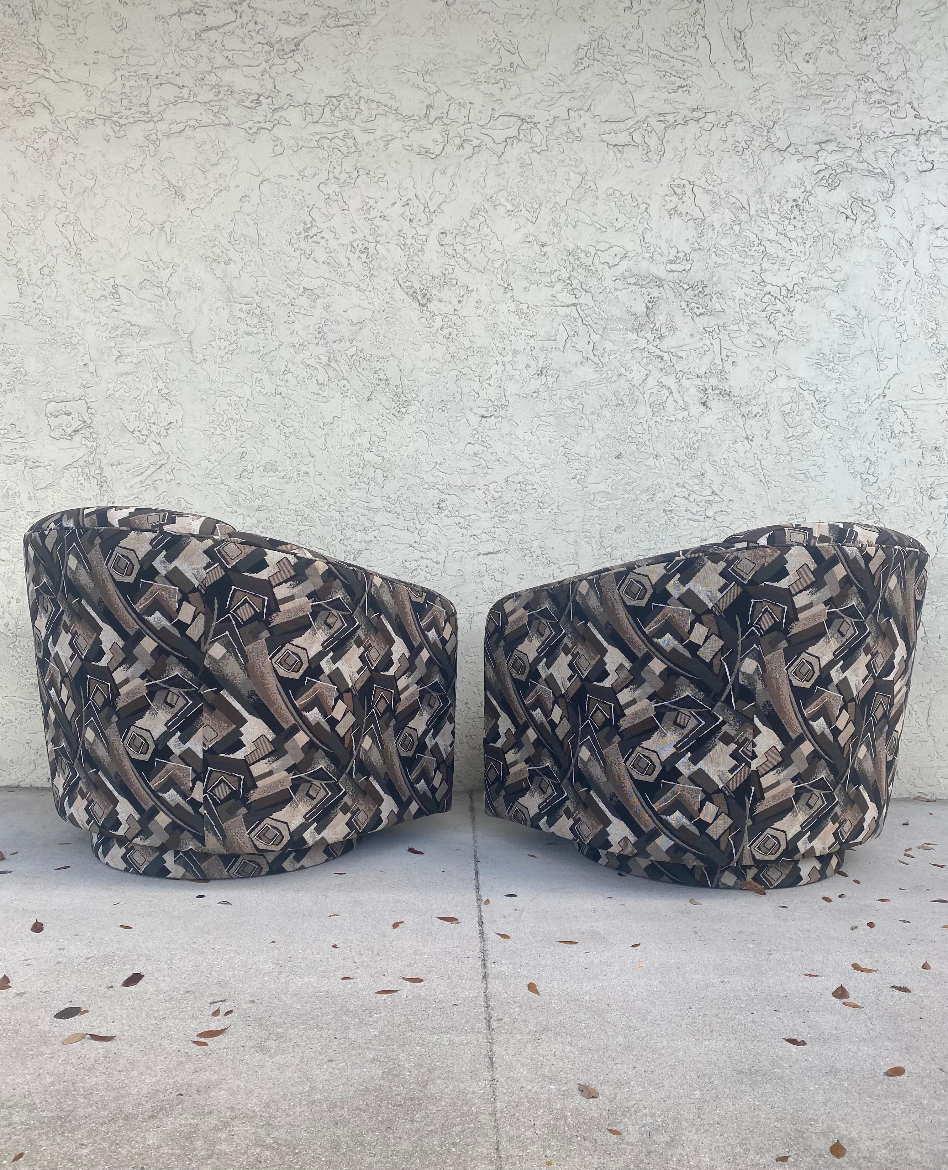 American 1980s Abstract Barrel Swivel Chairs Attributed to Milo Baughman - Set of 2 For Sale