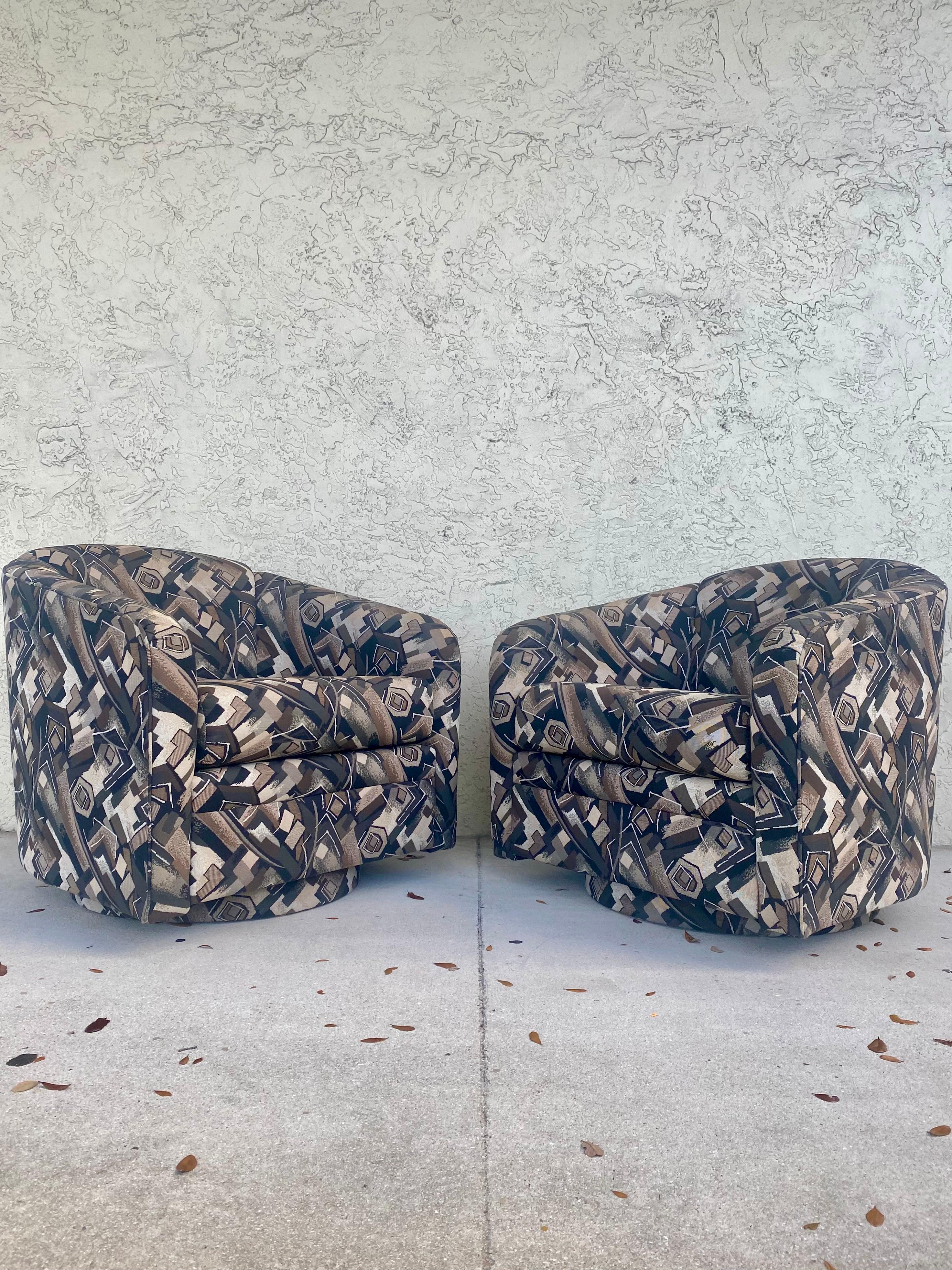 1980s Abstract Barrel Swivel Chairs Attributed to Milo Baughman - Set of 2 In Good Condition For Sale In Fort Lauderdale, FL