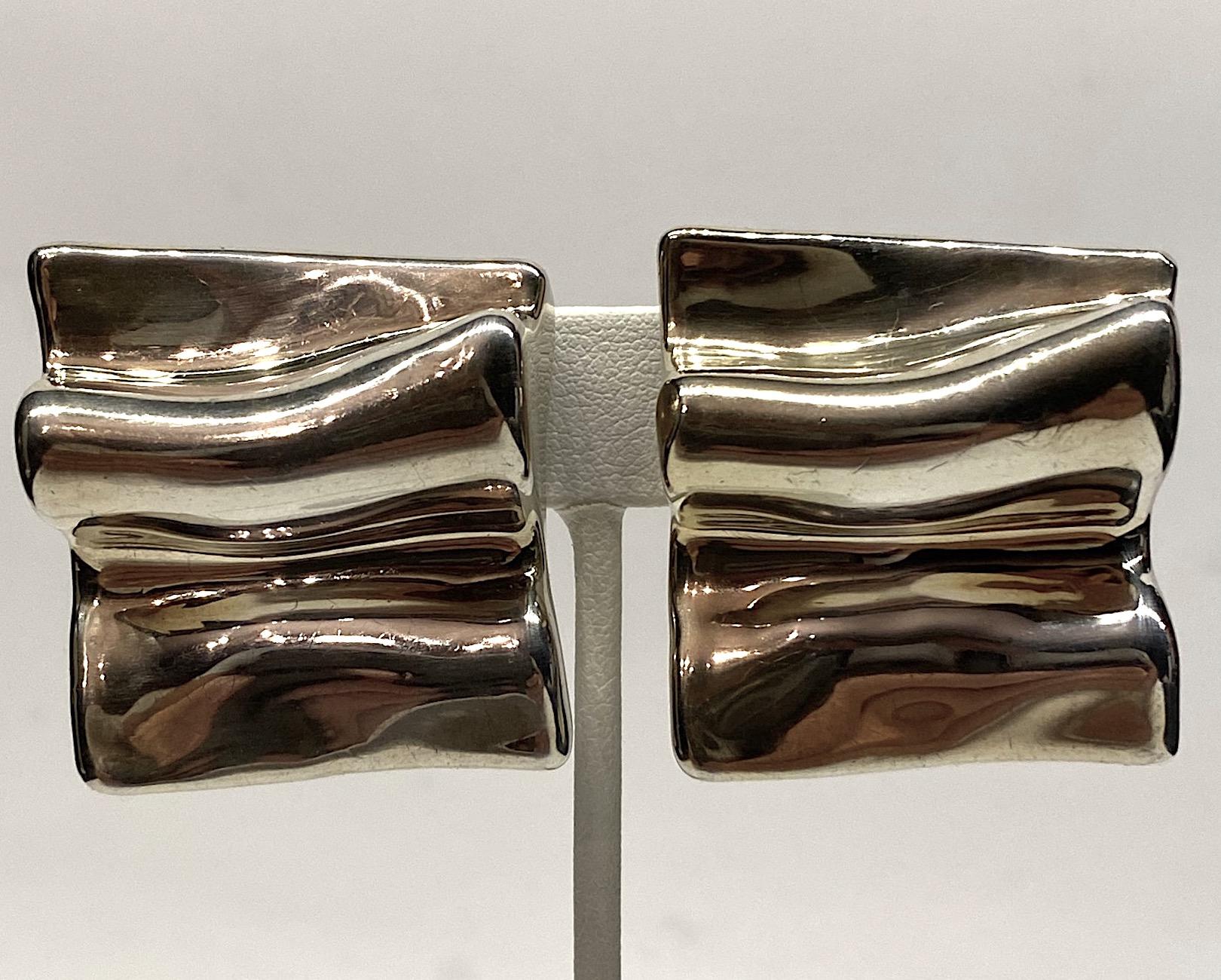 1980s Abstract Sculptural Sterling Silver Modernist Earrings In Good Condition In New York, NY