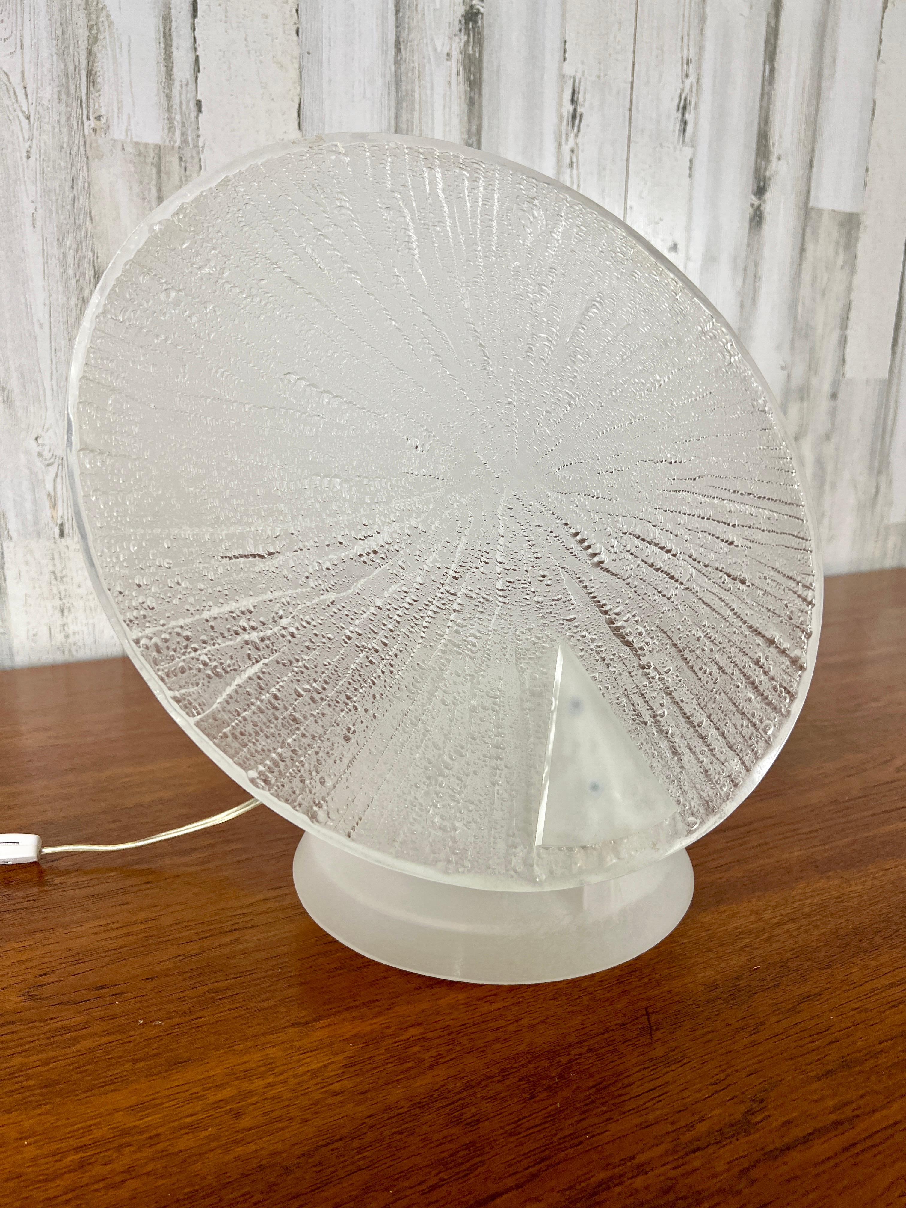 20th Century 1980s Acrylic Disc Table Lamp by Rougier For Sale