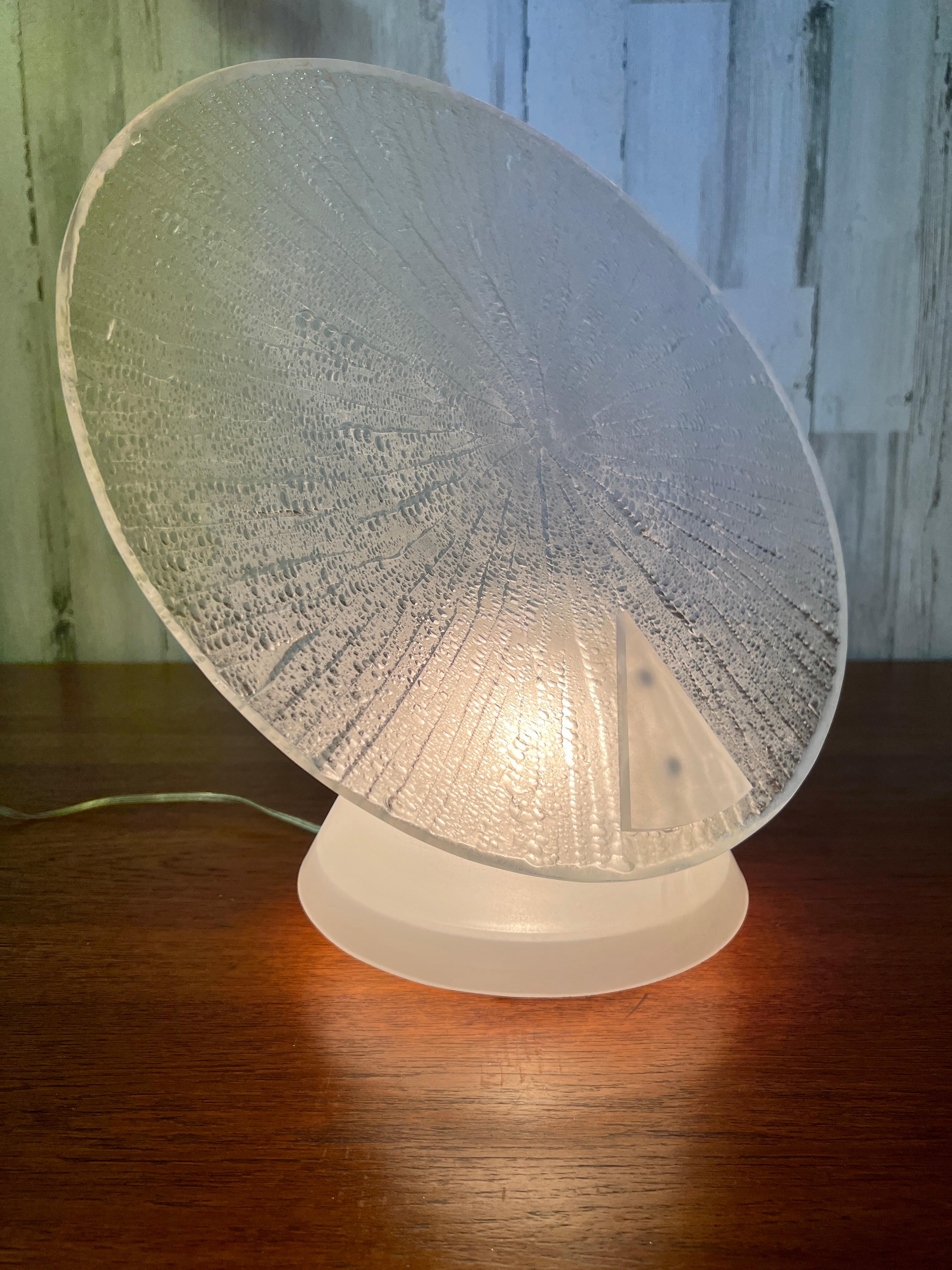 1980s Acrylic Disc Table Lamp by Rougier For Sale 1