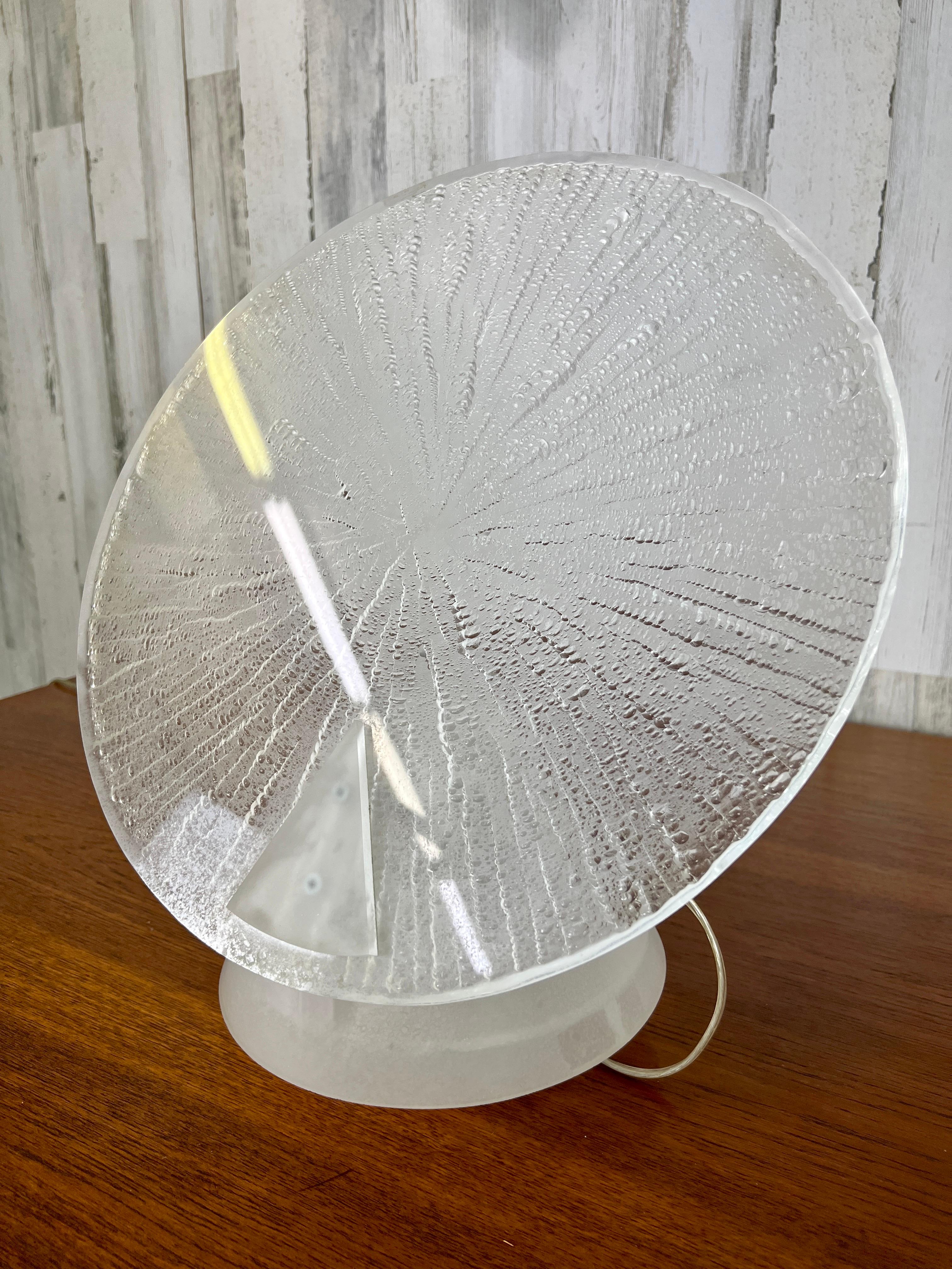 1980s Acrylic Disc Table Lamp by Rougier For Sale 2