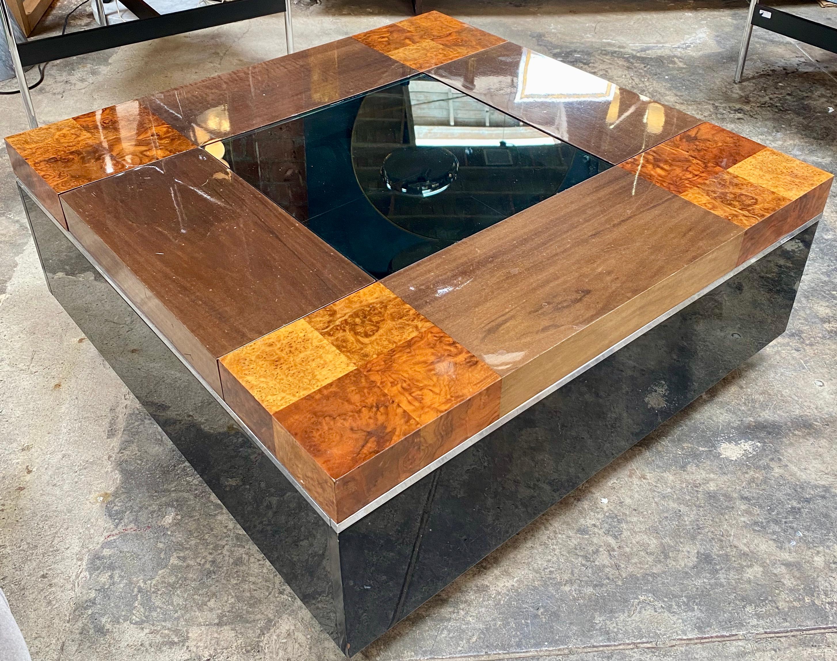 Beautiful Italian Mid century coffee table , the table is in vintage condition and as you can see form the picture the table can be open from both sides.
Nothing touches, nothing clashes, which gives this piece of furniture a completely peaceful