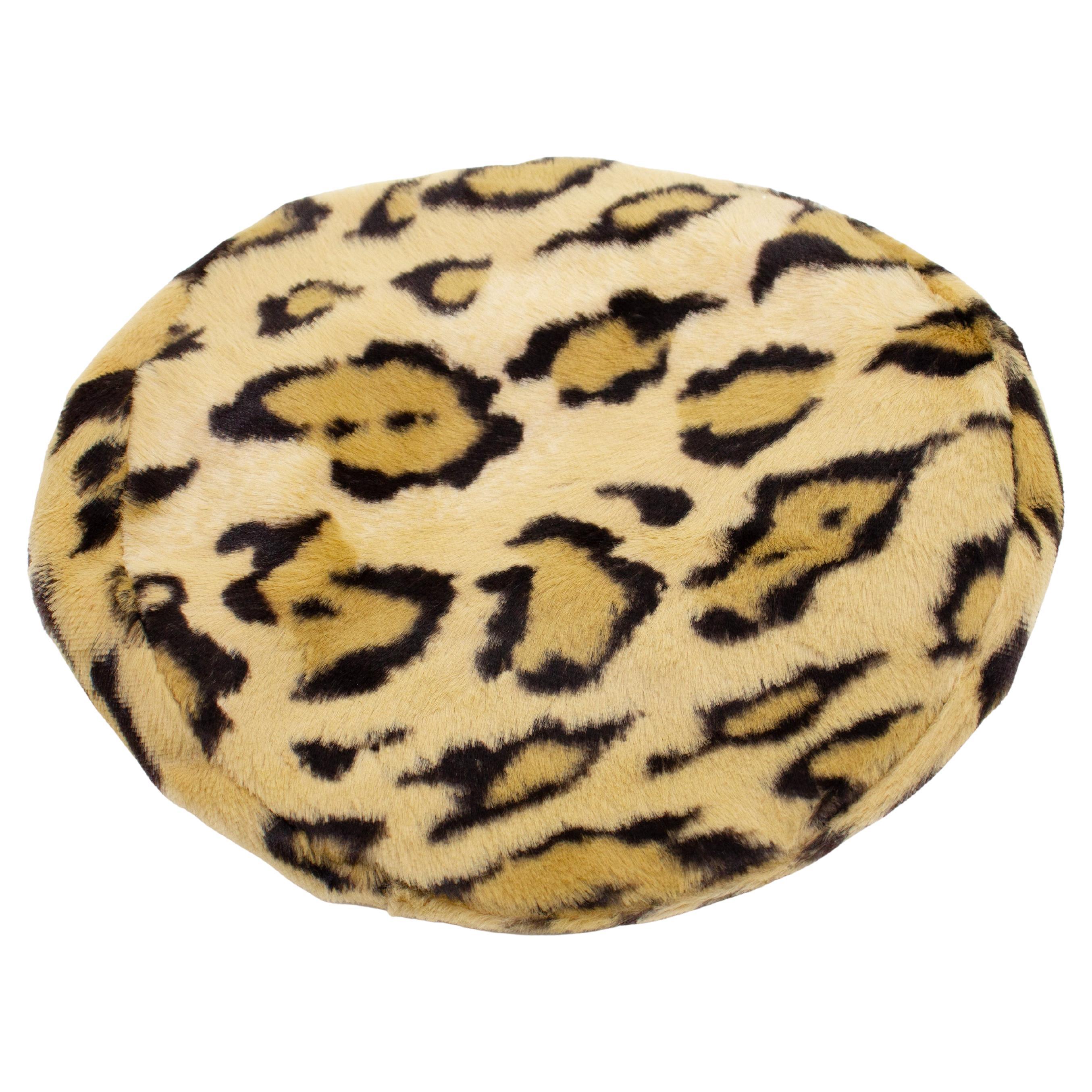 Timeless Adolfo 1980's faux leopard felt beret. Soft and easy to reshape to fit your favourite angle. Medium fit. Excellent vintage condition. Original box not included. Clean and ready to wear.
