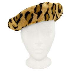 Chapeau de style béret Adolfo en feutre faux léopard des années 1980