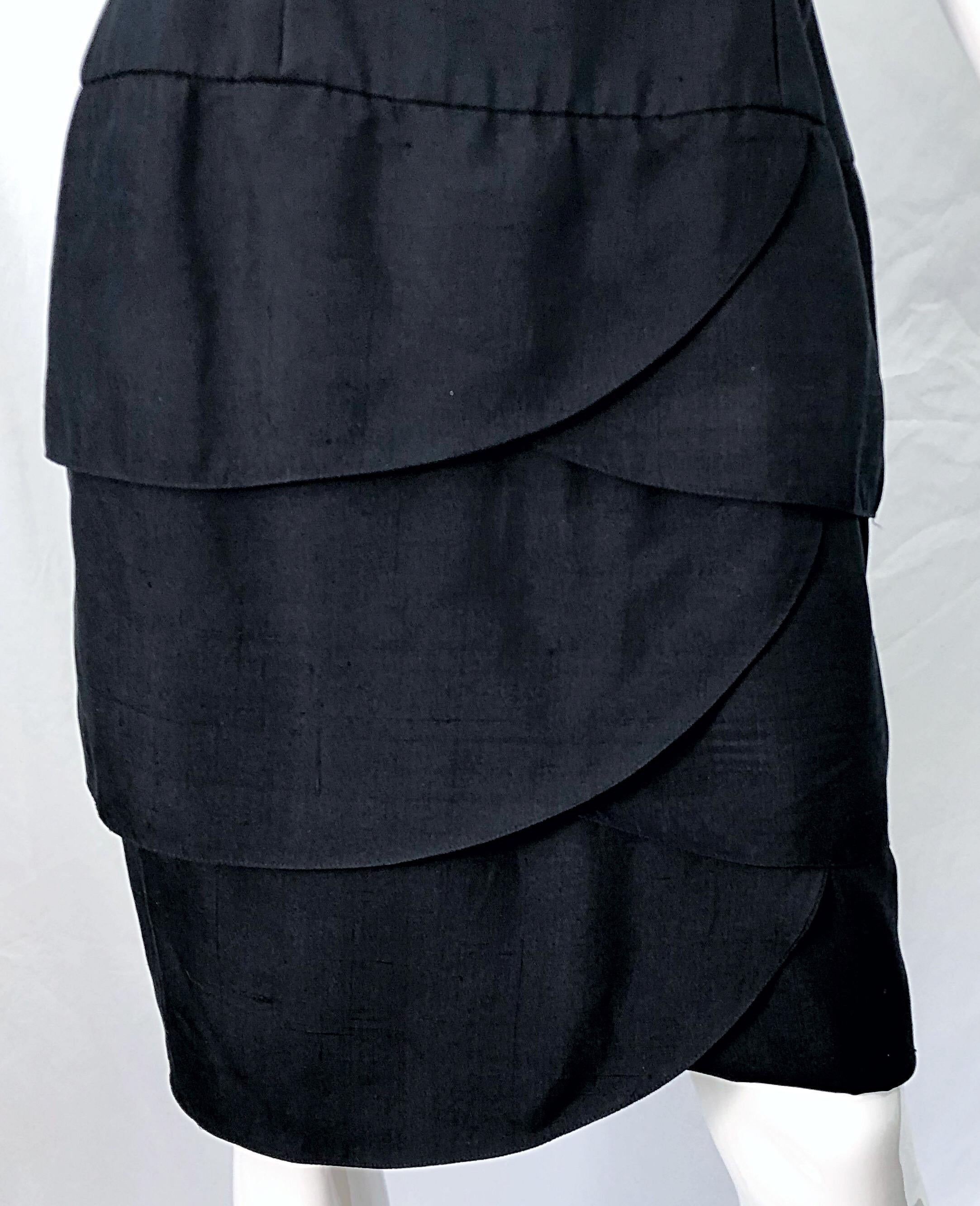 1980er Jahre A.J. Bari für Lord & Taylor: trägerloses Cocktailkleid aus schwarzer Seide, Größe 12 Damen im Angebot