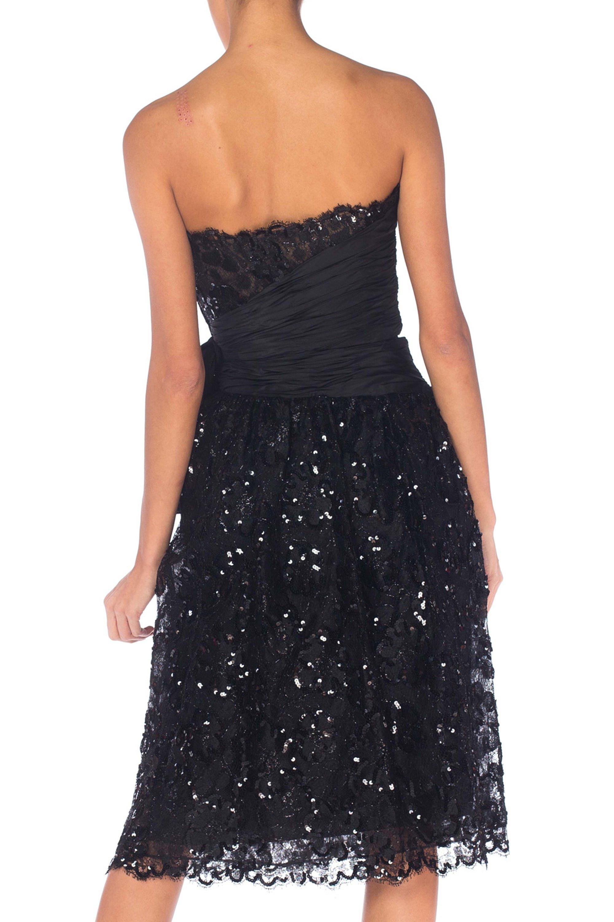 1980S ALBERT NIPON Black Beaded Rayon & Silk Lace Sequined Strapless Cocktail D In Excellent Condition For Sale In New York, NY