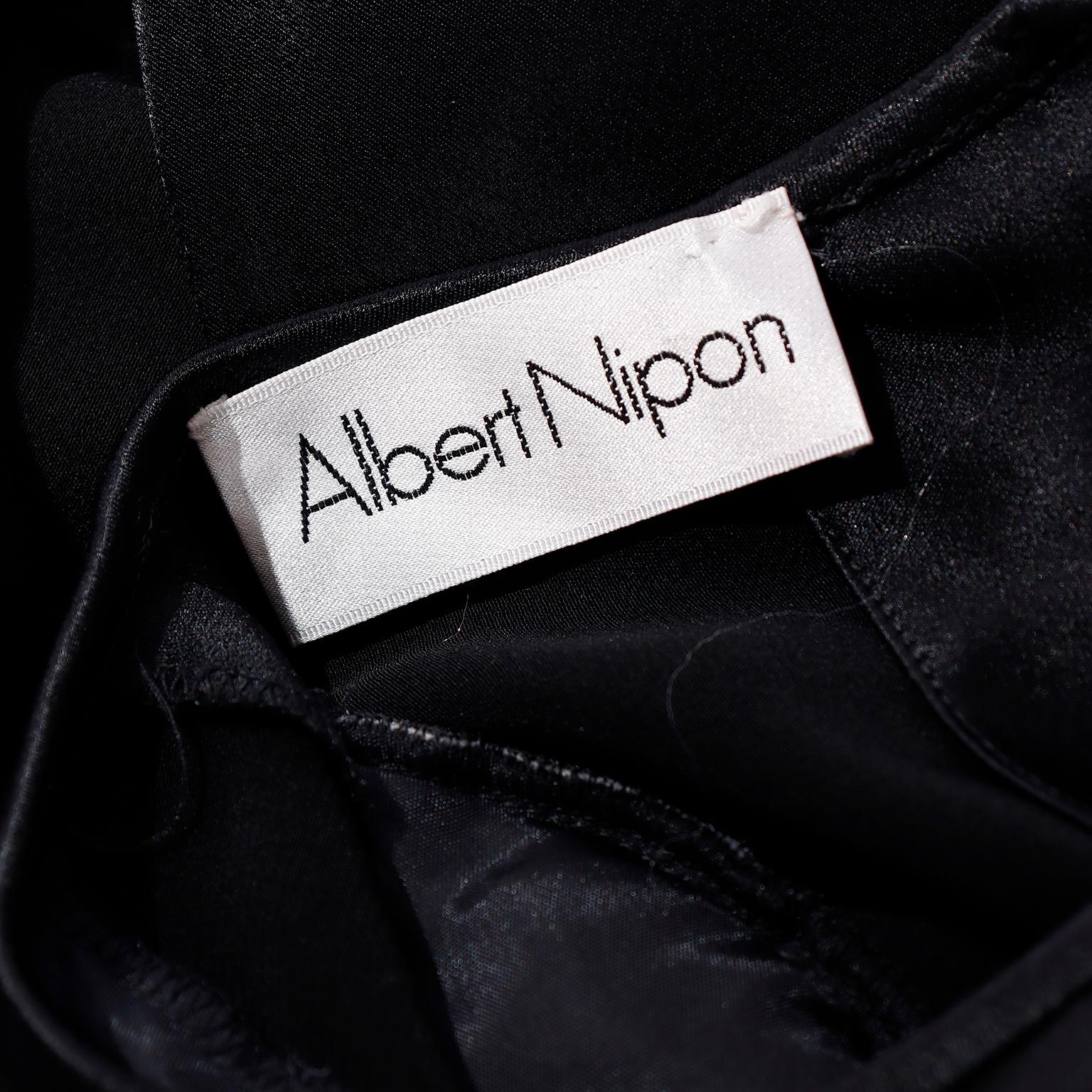 1980 Albert Nipon Robe en satin noir avec boutons en strass en vente 5