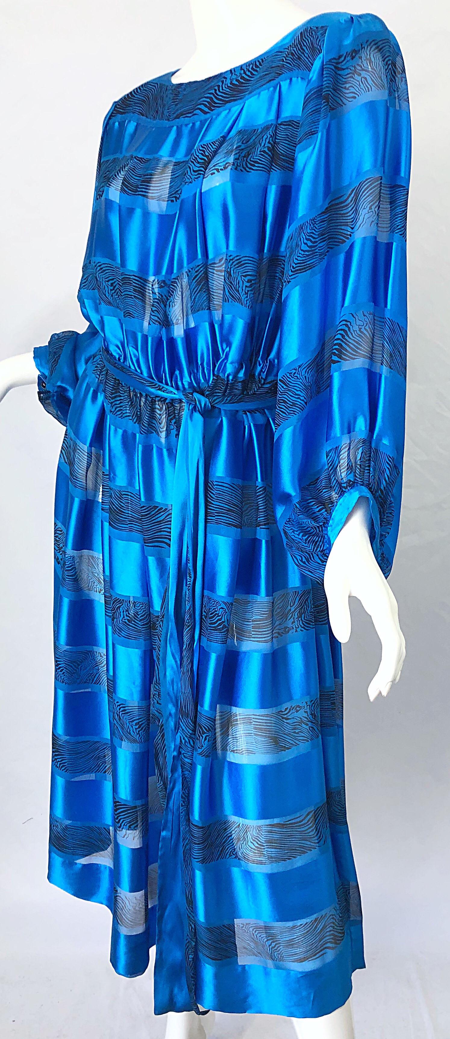 1980s Albert Nipon Size 10 Blue Silk Abstract Stiped Vintage 80s Belted Dress For Sale 7