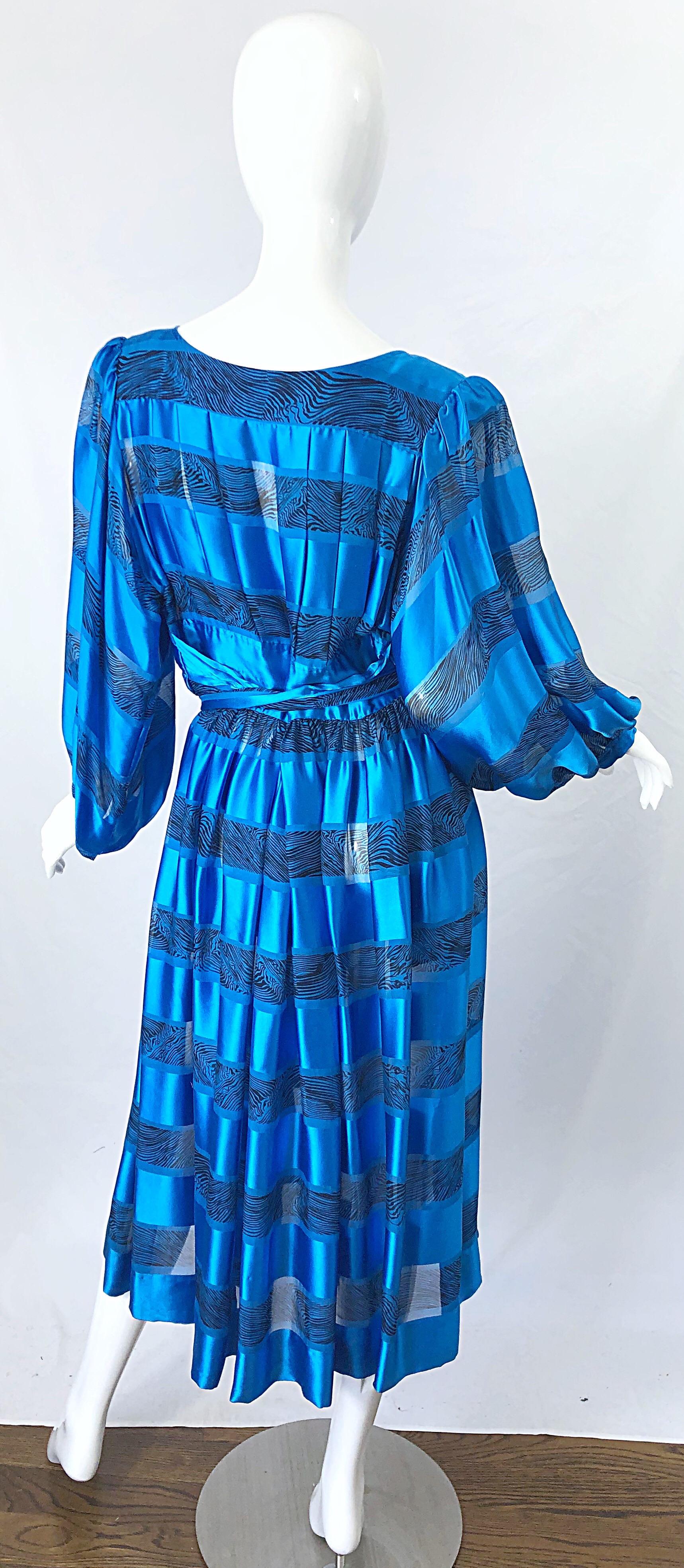 1980s Albert Nipon Size 10 Blue Silk Abstract Stiped Vintage 80s Belted Dress For Sale 9