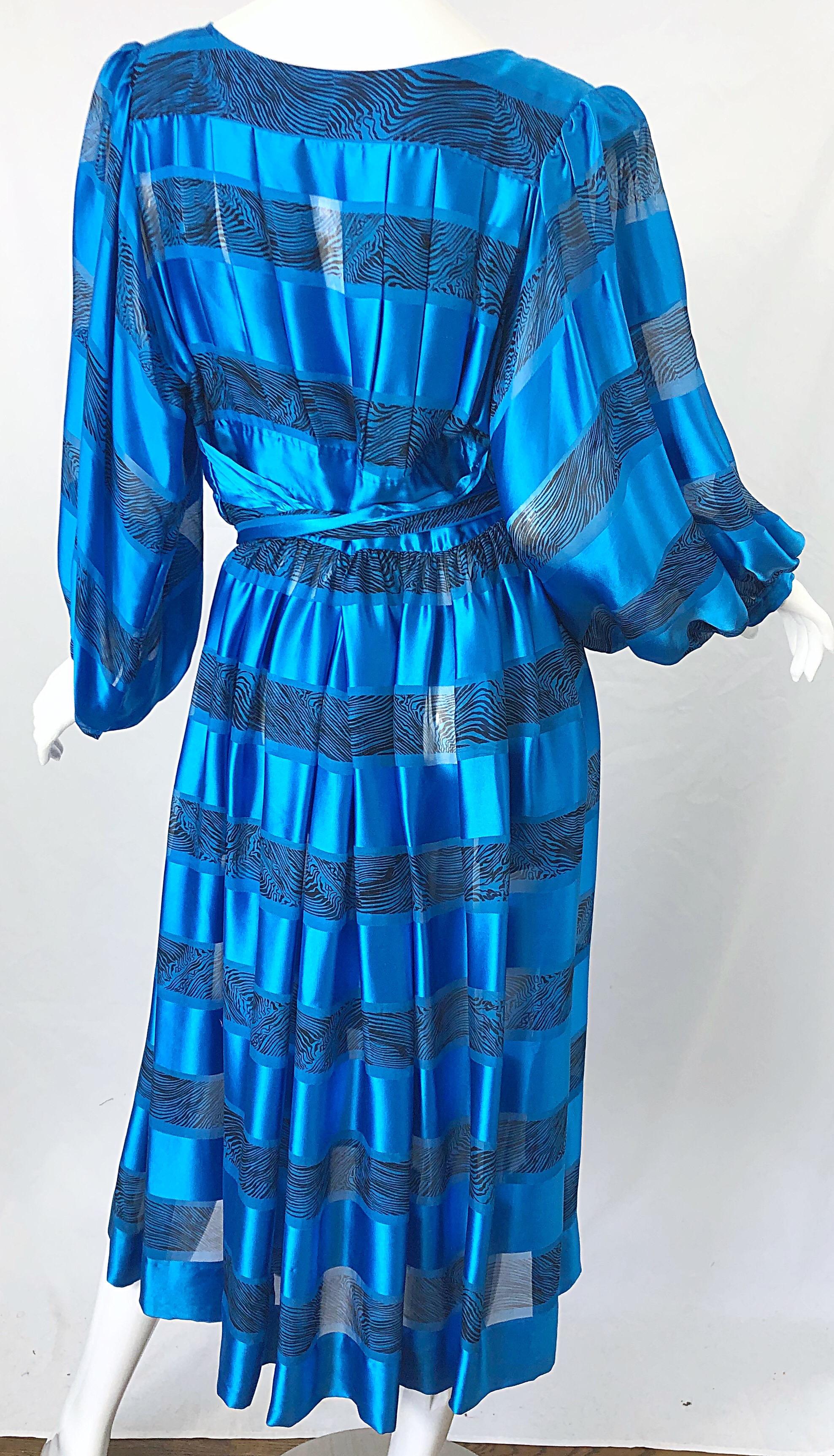 1980s Albert Nipon Size 10 Blue Silk Abstract Stiped Vintage 80s Belted Dress For Sale 5