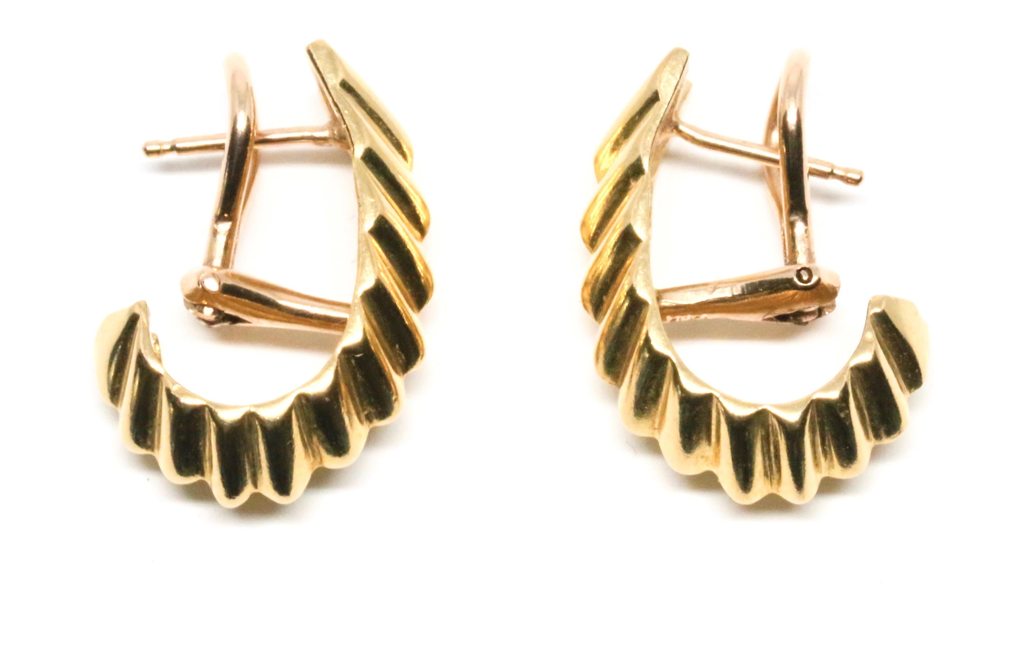 18k yellow gold earrings with chevron pattern designed by Aldo Cipullo dating to the 1980's. Each earring weighs approximately 4 grams and has a post with a clip back and are suitable for pierced ears. Signed. Excellent condition.  