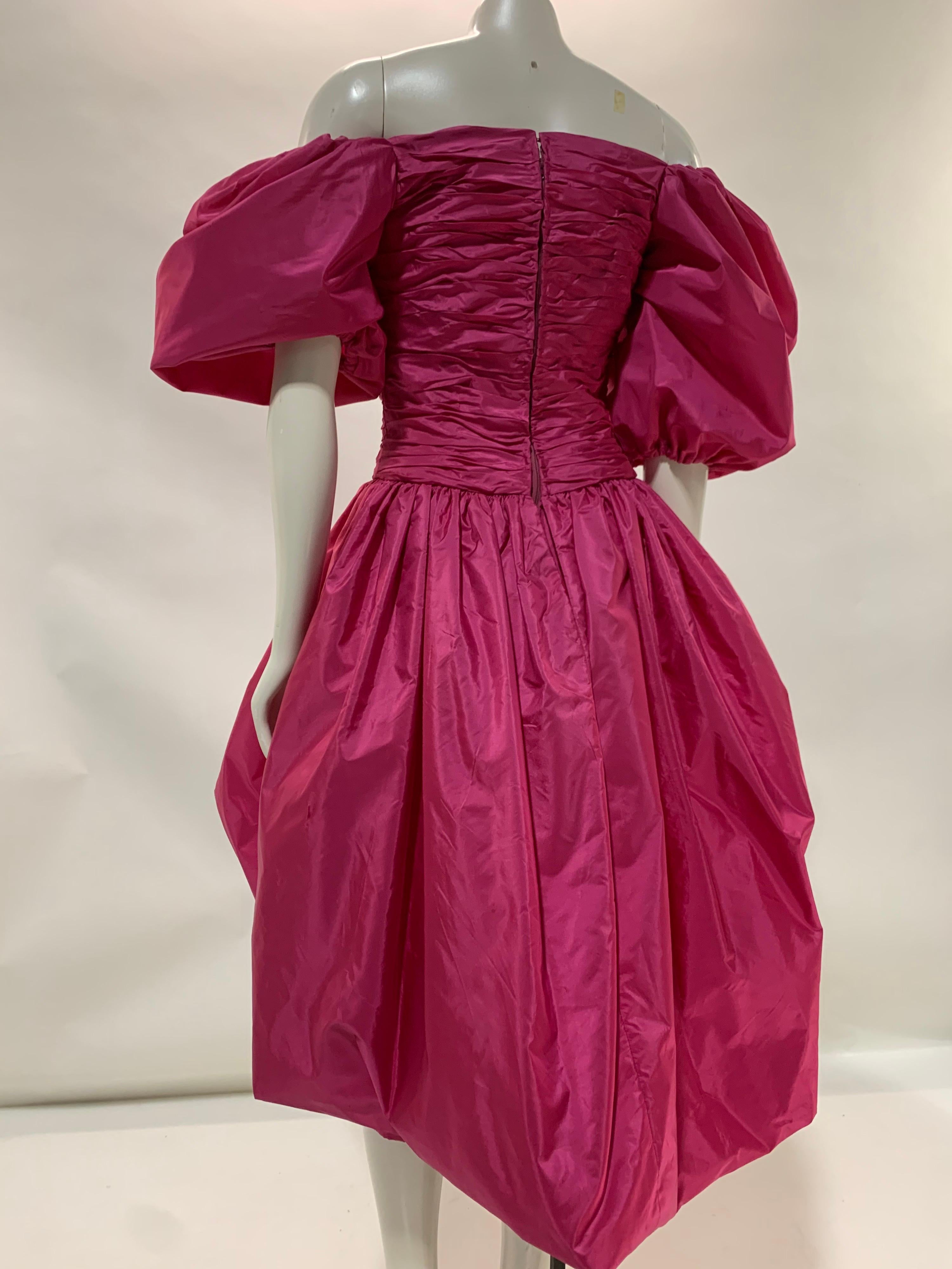 1980er Alfred Bosand Heißes rosa Taft-Cocktailkleid mit Voluminösenärmeln 1