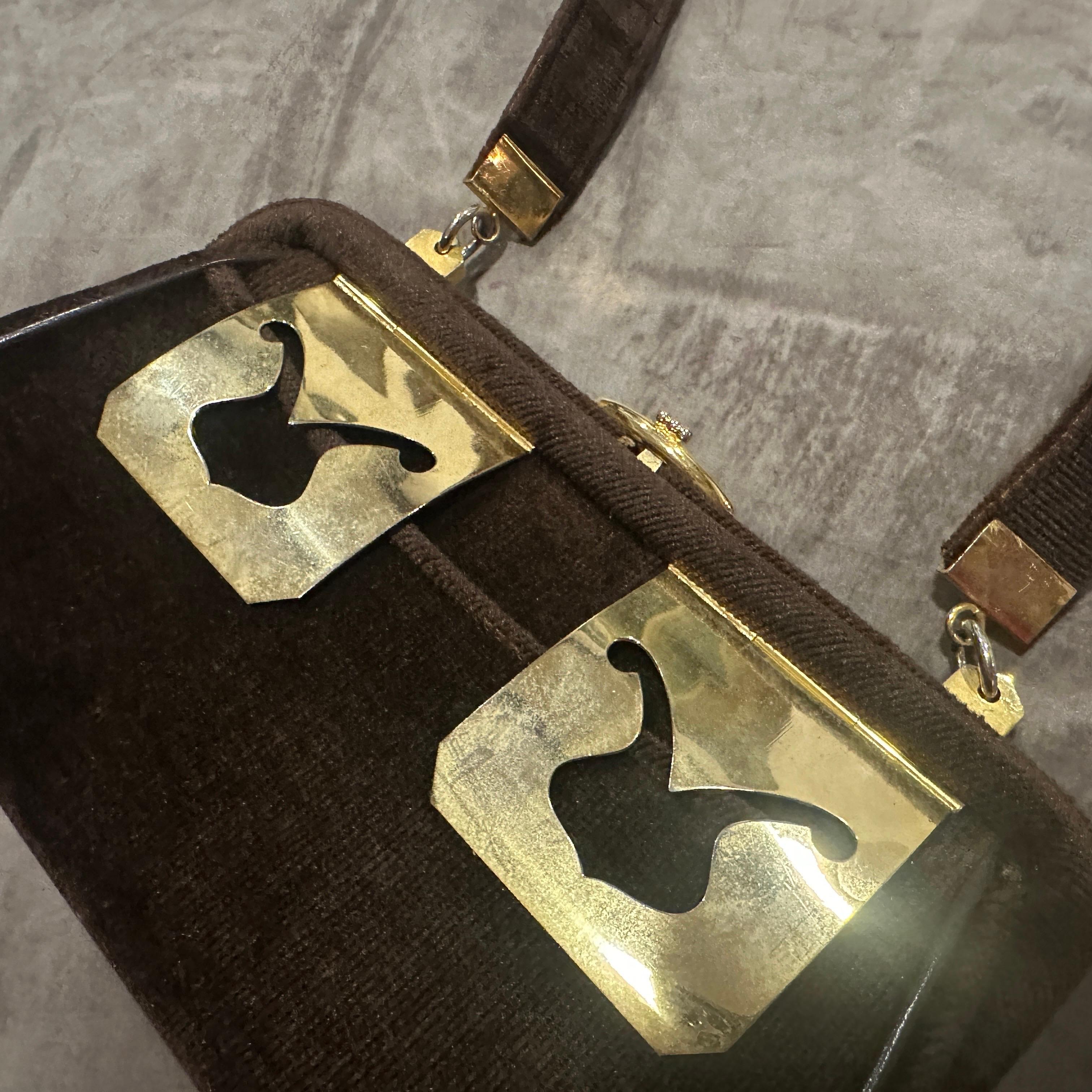 Sac de soirée italien des années 1980 en velours marron et quincaillerie en laiton en vente 8