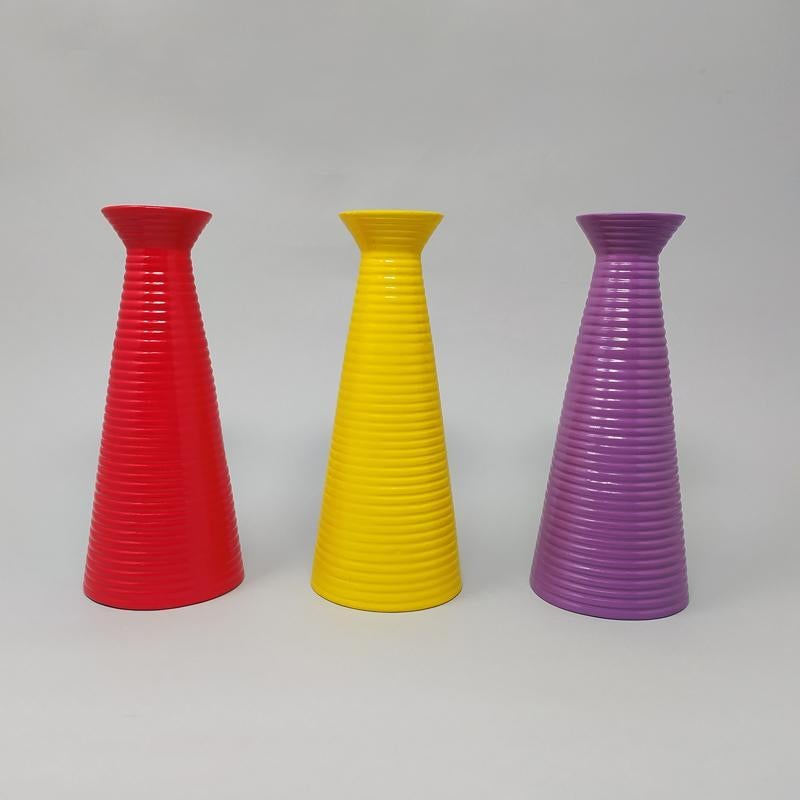 1980s Amazing set of 3 vases in ceramic. Made in Italy. The shape and the colors of these vases are beautiful.
Dimension:
diameter 3,14