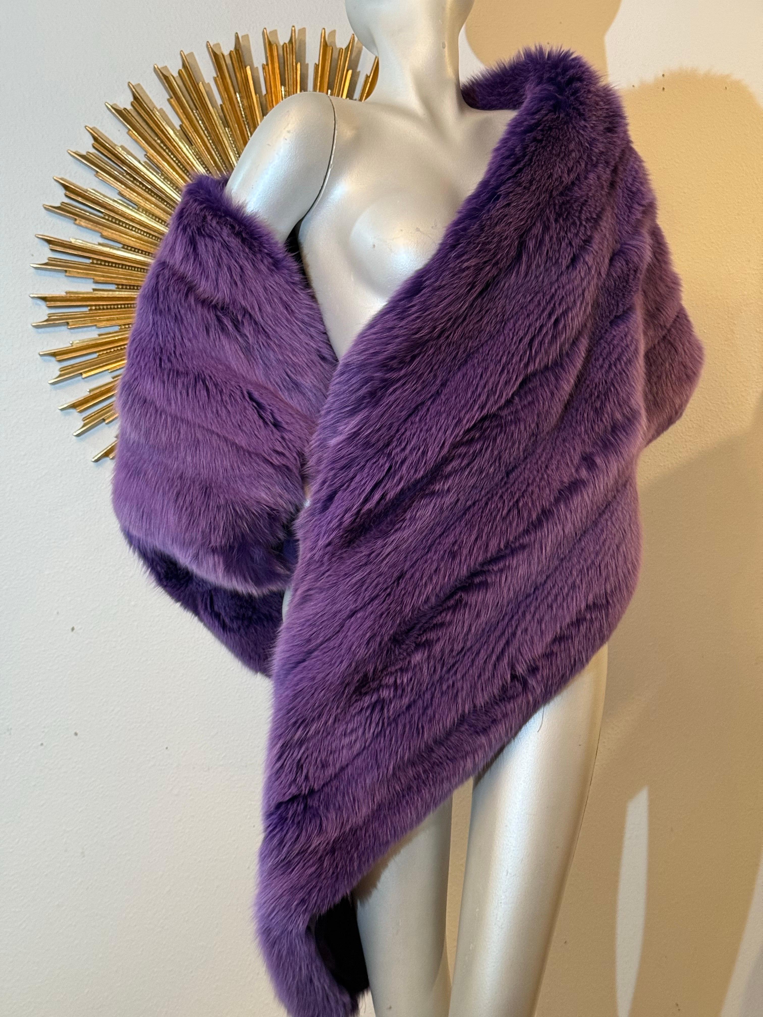 1980 Amen Wardy Royal Purple, lussuosa stola di pelliccia di volpe con un braccio solo e un lungo svolazzo In condizioni ottime in vendita a Gresham, OR