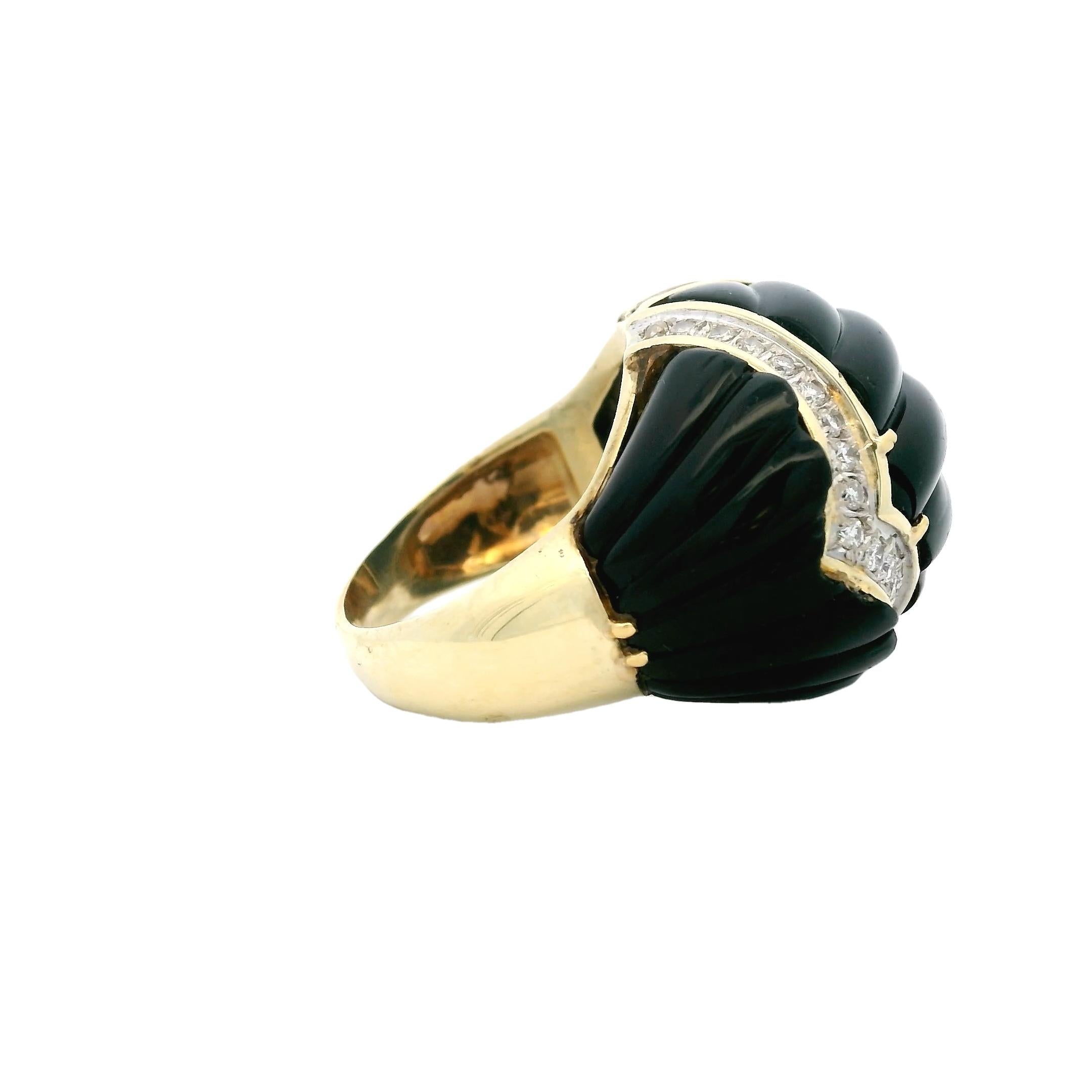 Anello americano del 1980 in oro giallo 14K con onice intagliato e diamante da 1,50 carati a cupola In condizioni ottime in vendita a Miami, FL