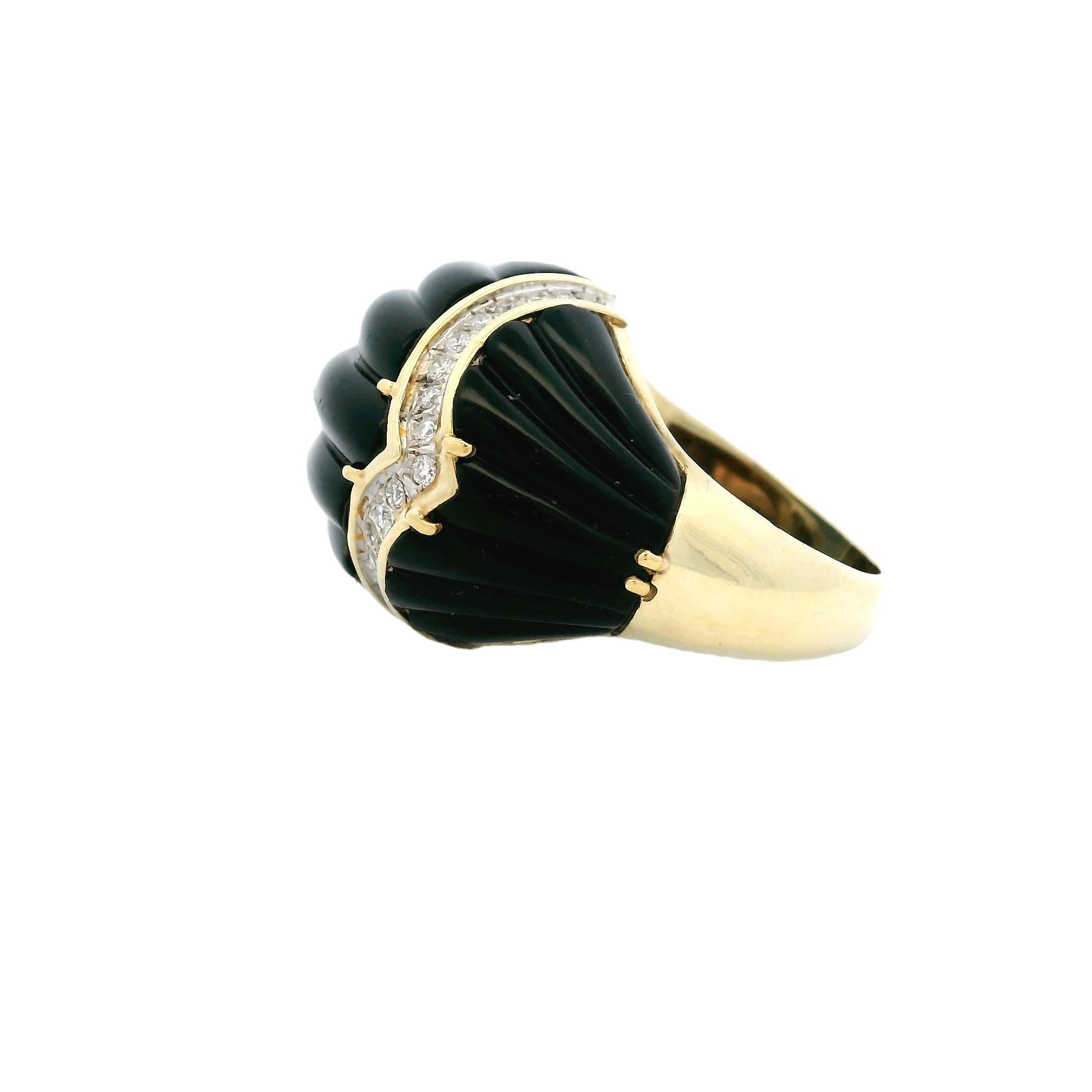 Donna Anello americano del 1980 in oro giallo 14K con onice intagliato e diamante da 1,50 carati a cupola in vendita